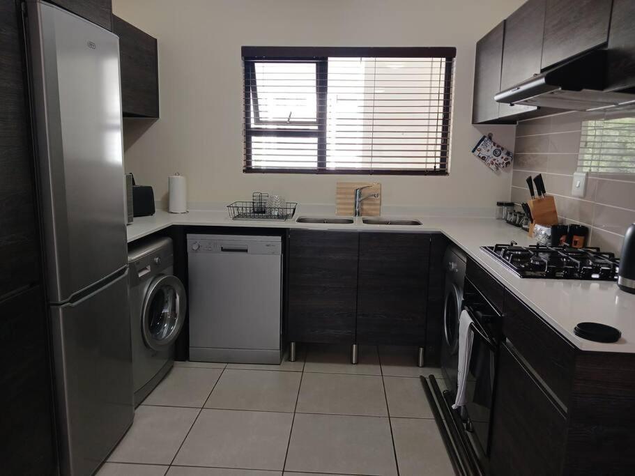 Deep Blue 2 Bed In An Estate