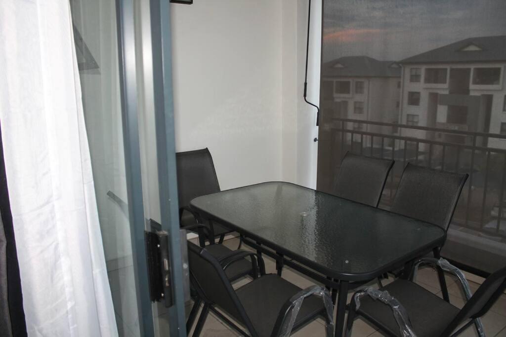 Deep Blue 2 Bed In An Estate Apartment Johannesburg