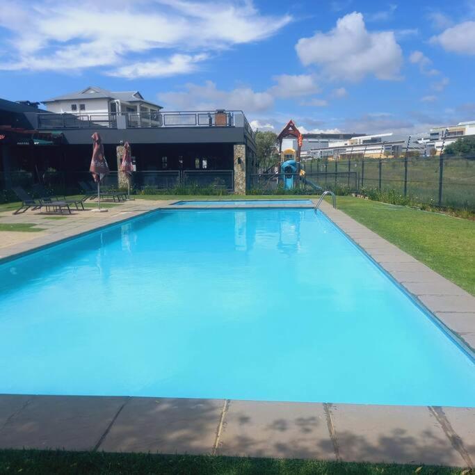 Apartment Deep Blue 2 Bed In An Estate *
