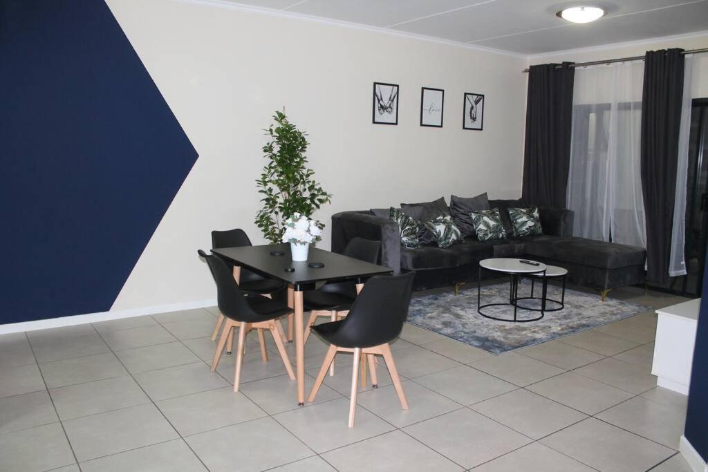 Deep Blue 2 Bed In An Estate