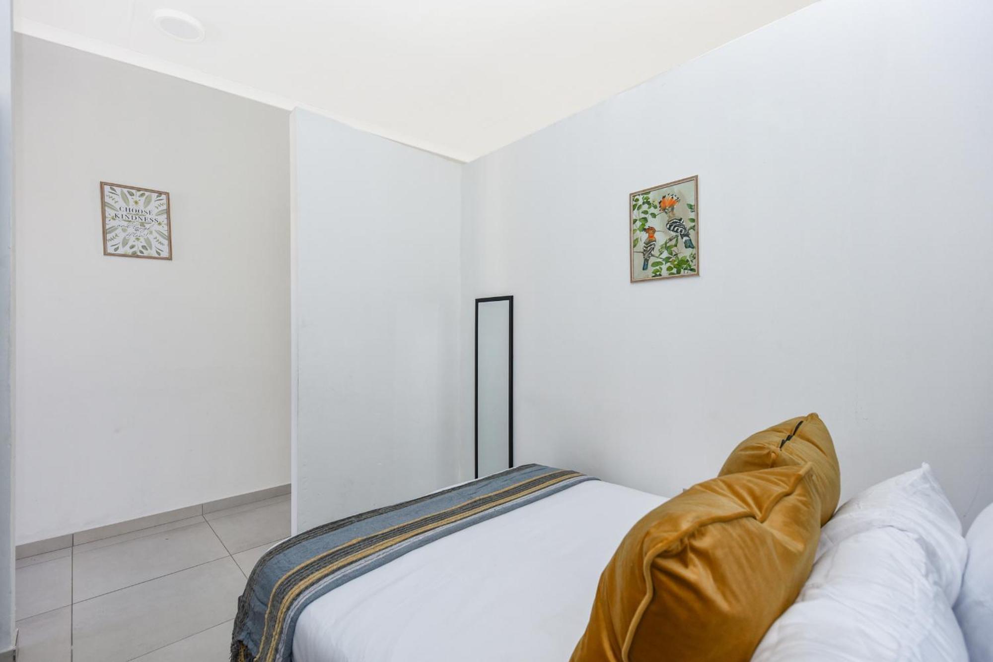 Apartment V&s Apartments-luxury Apartment2 Johannesburg