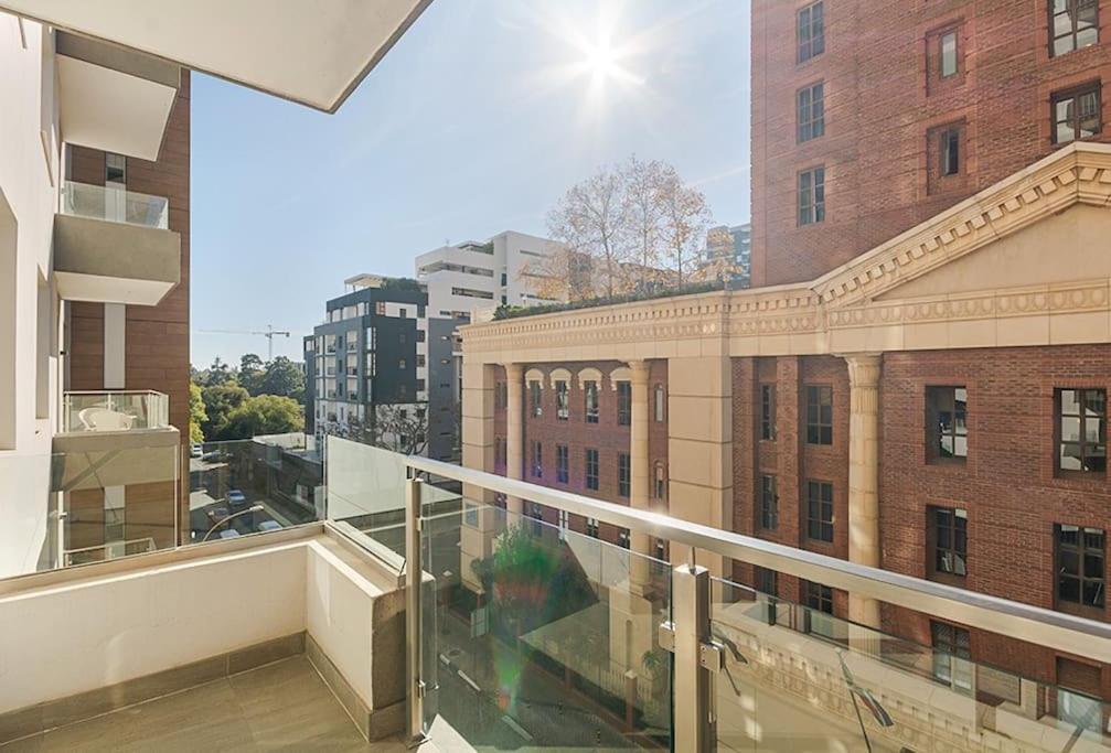Adorable With Balcony And Parking
