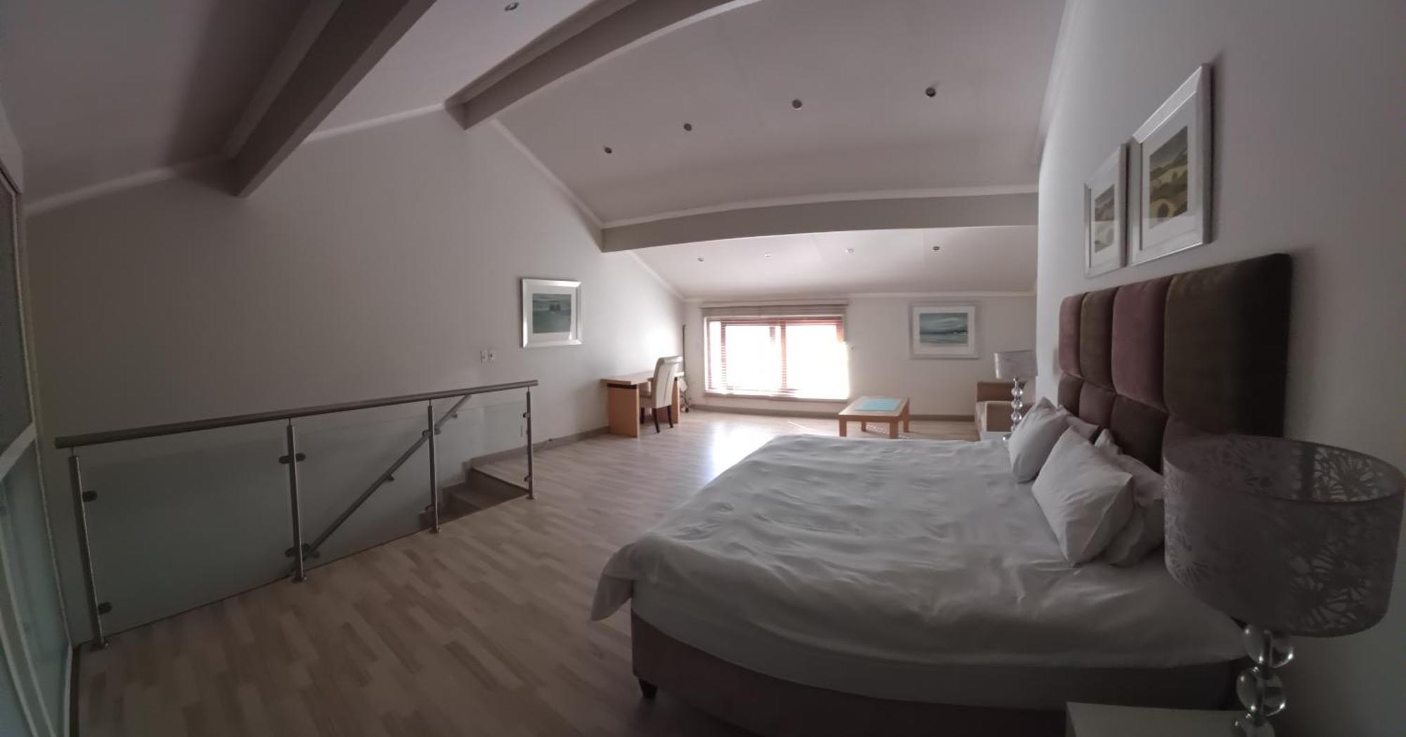 Mount Royal 47 Large 1 Bed With Balcony