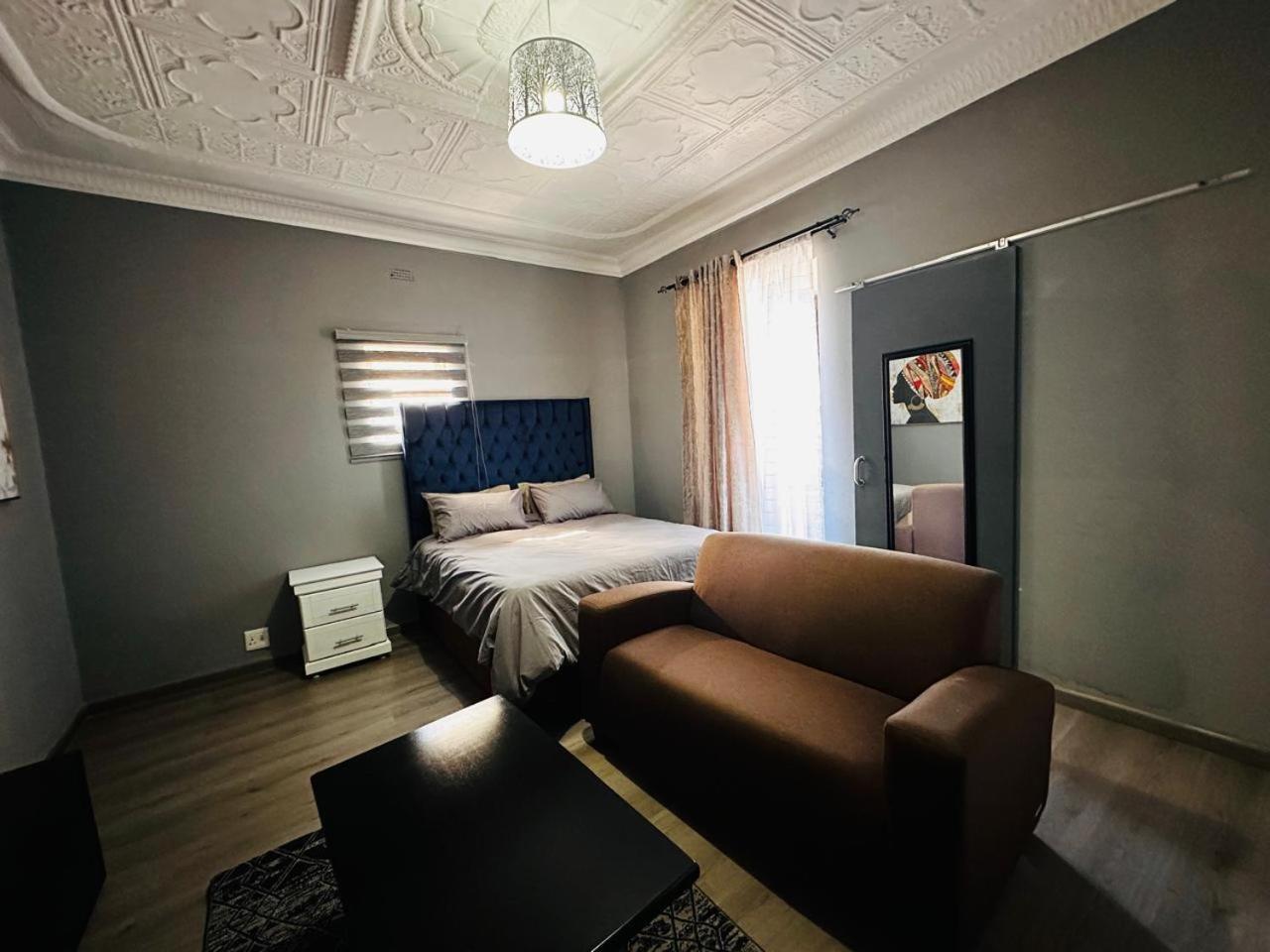 163 On Bez Unit 22 * Johannesburg