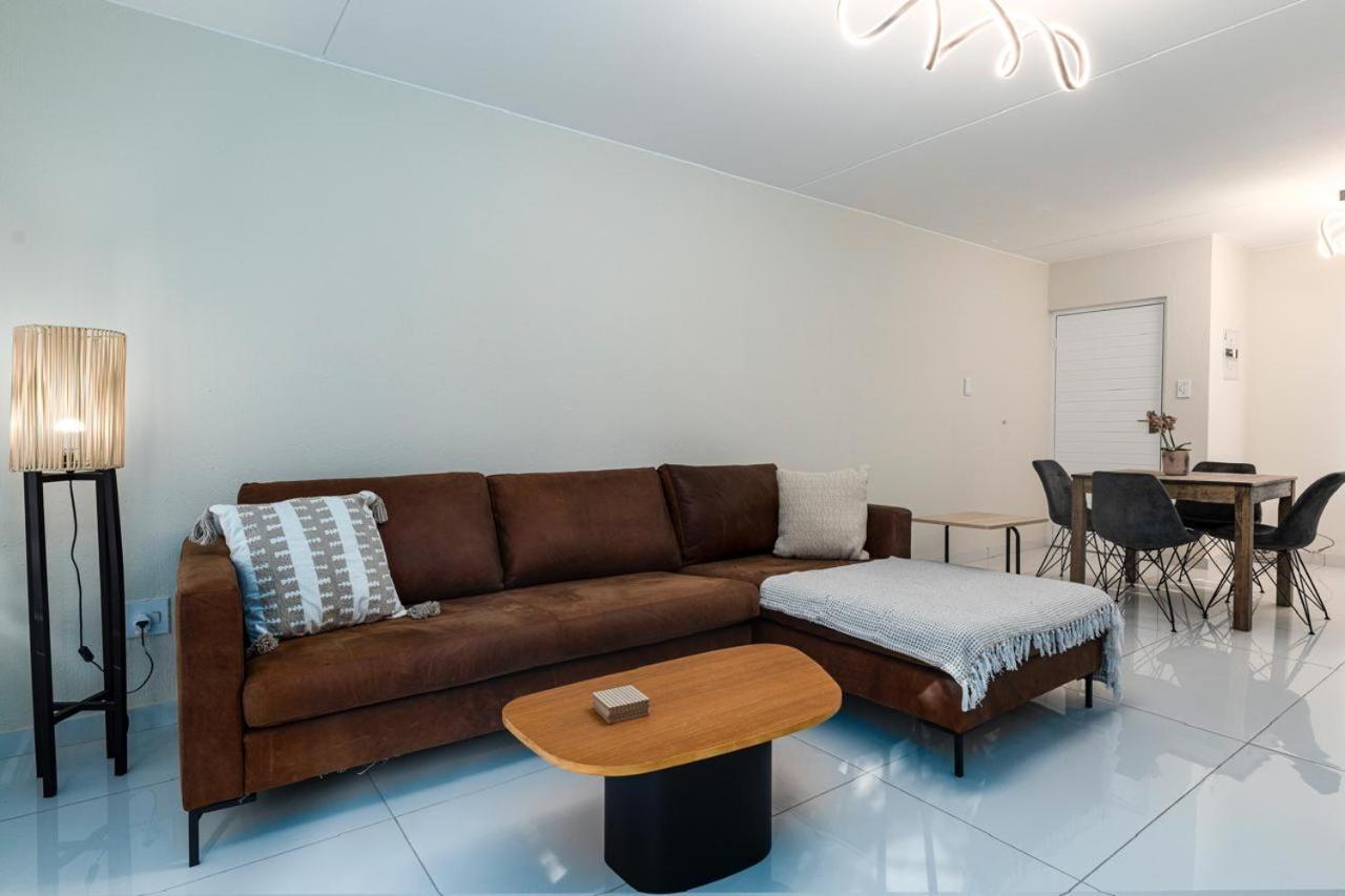 Apartment 31 Madison Palms East