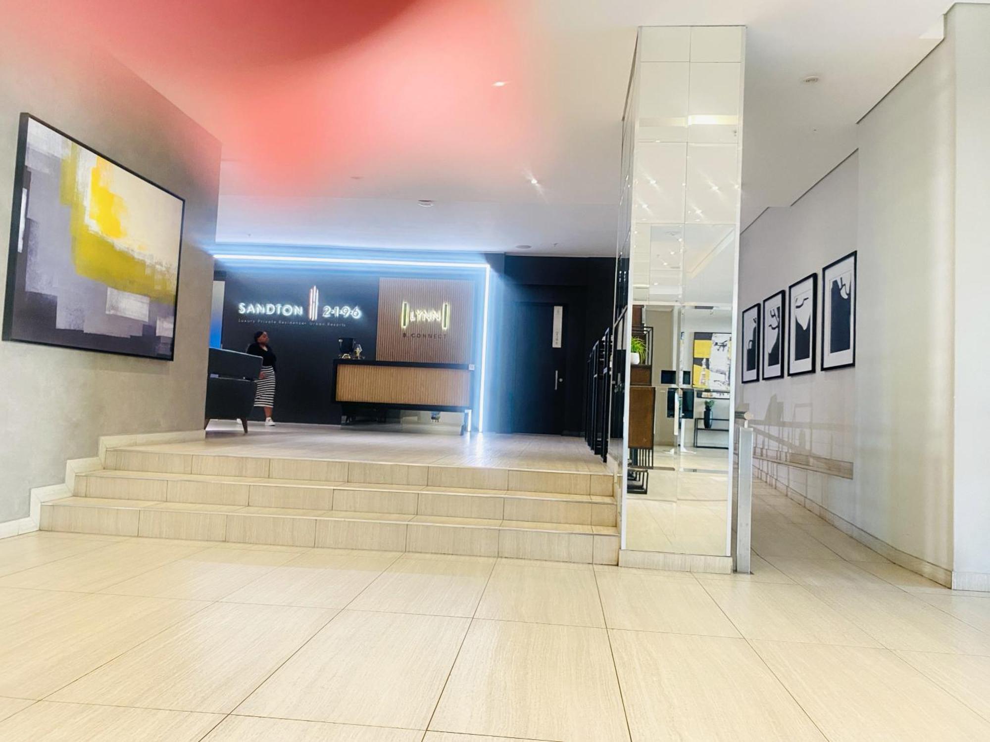 Sandton Skye Luxury * Johannesburg