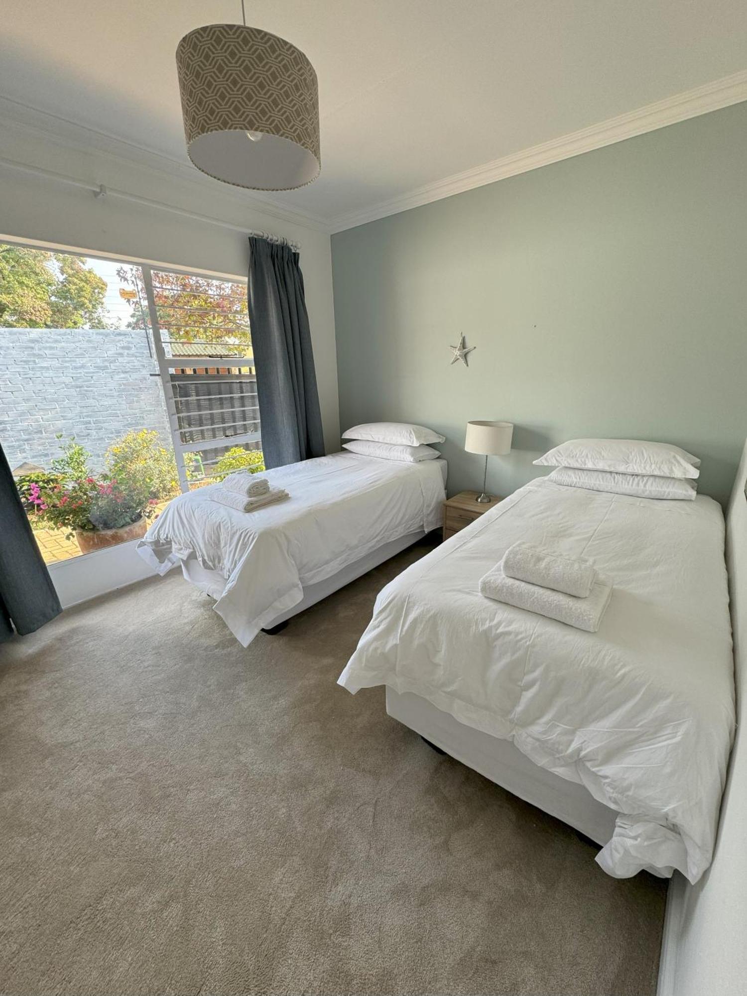 Tranquil Retreat - Malanshof Randburg Holiday home *