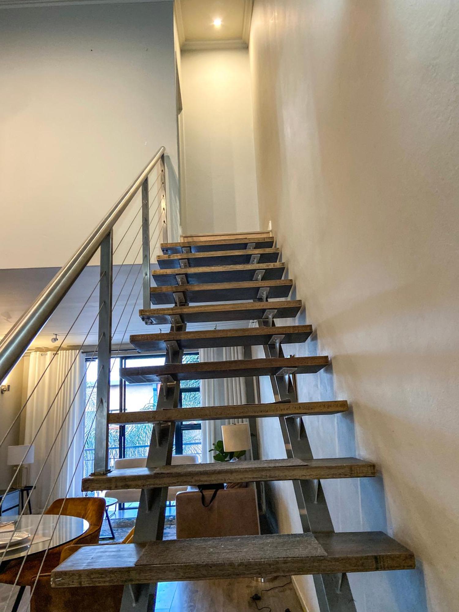 Apartment Spacious Luxury 3 Bedroom, 4 Bed With Balcony, Access To Pool & Tennis Court Plus Backup Power And 24hr Security Johannesburg