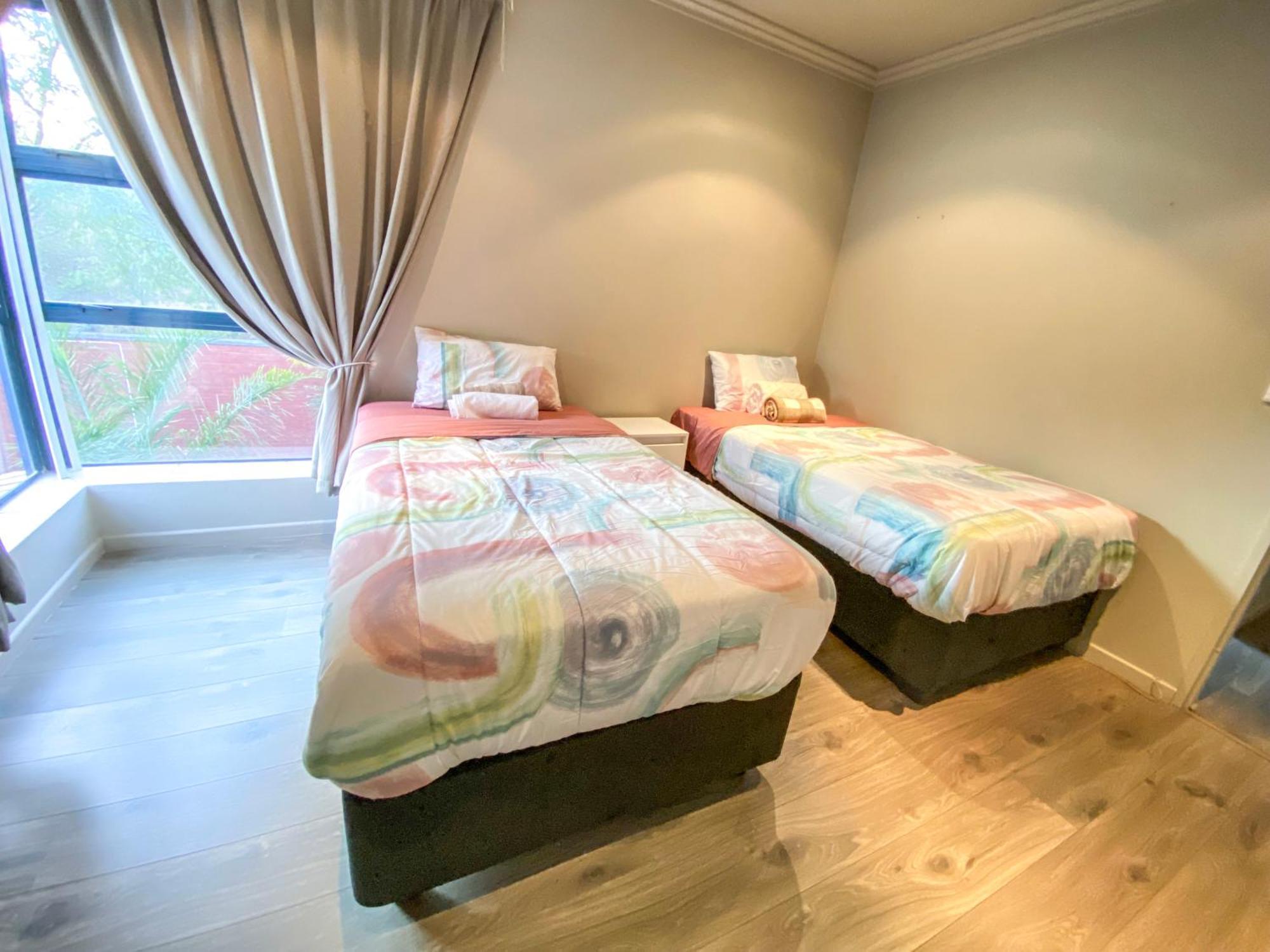 Spacious Luxury 3 Bedroom, 4 Bed With Balcony, Access To Pool & Tennis Court Plus Backup Power And 24hr Security Apartamento *