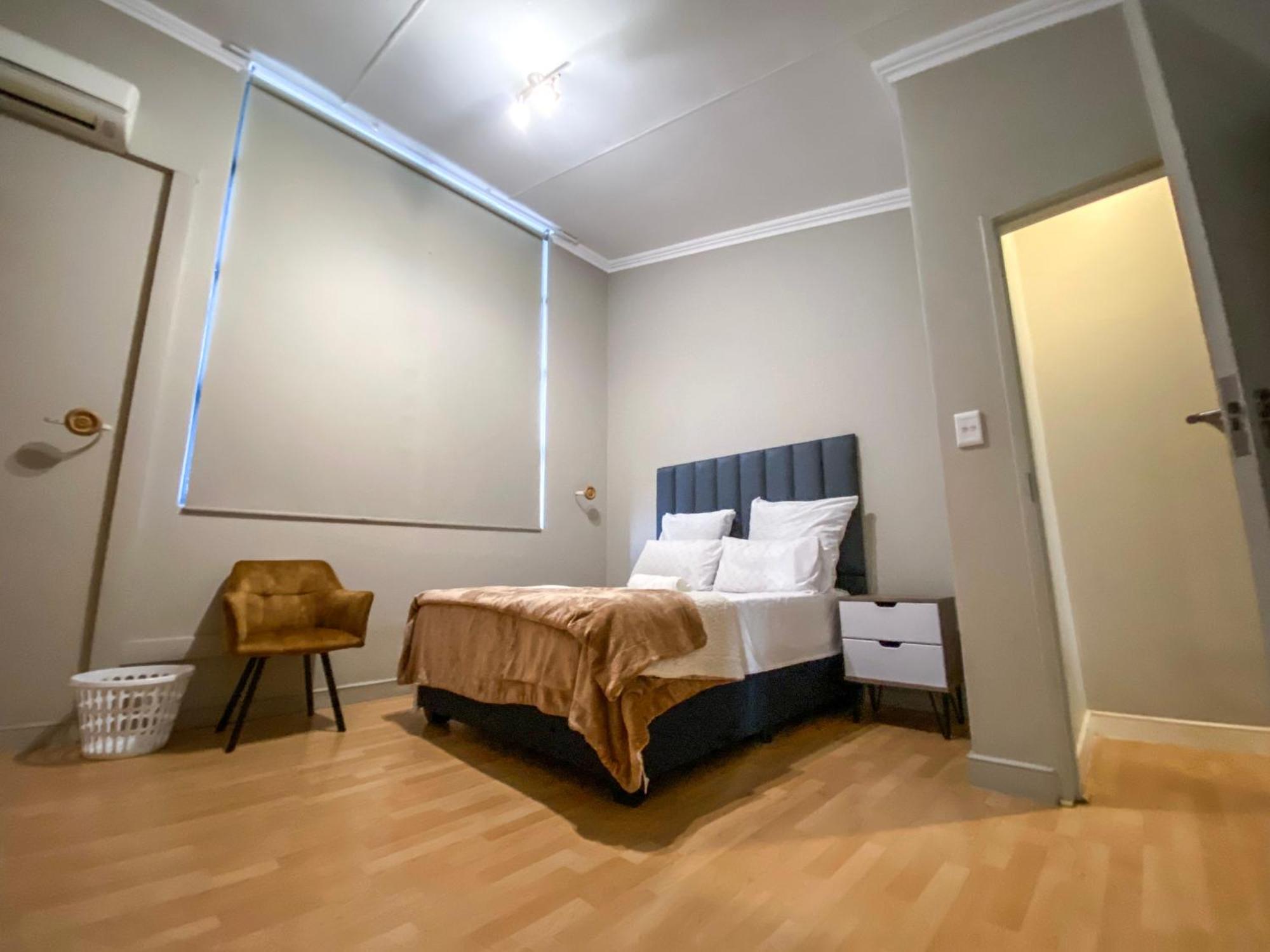 Spacious Luxury 3 Bedroom, 4 Bed With Balcony, Access To Pool & Tennis Court Plus Backup Power And 24hr Security Apartment Johannesburg
