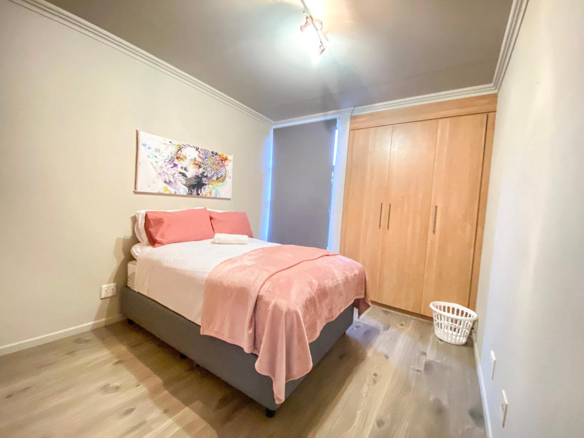 Spacious Luxury 3 Bedroom, 4 Bed With Balcony, Access To Pool & Tennis Court Plus Backup Power And 24hr Security Apartamento Joanesburgo