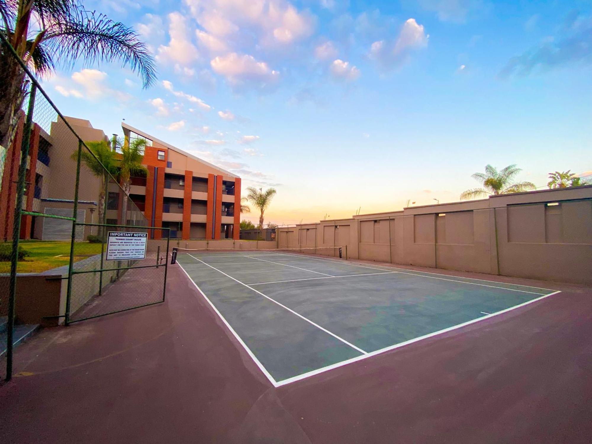 Spacious Luxury 3 Bedroom, 4 Bed With Balcony, Access To Pool & Tennis Court Plus Backup Power And 24hr Security Joanesburgo