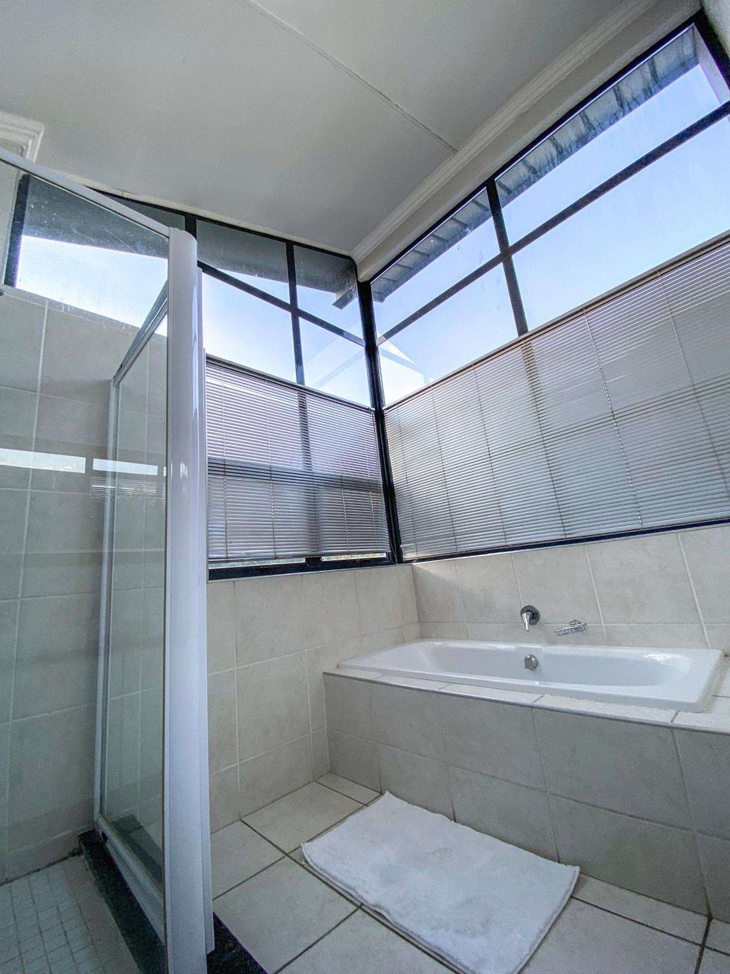 Apartamento Spacious Luxury 3 Bedroom, 4 Bed With Balcony, Access To Pool & Tennis Court Plus Backup Power And 24hr Security