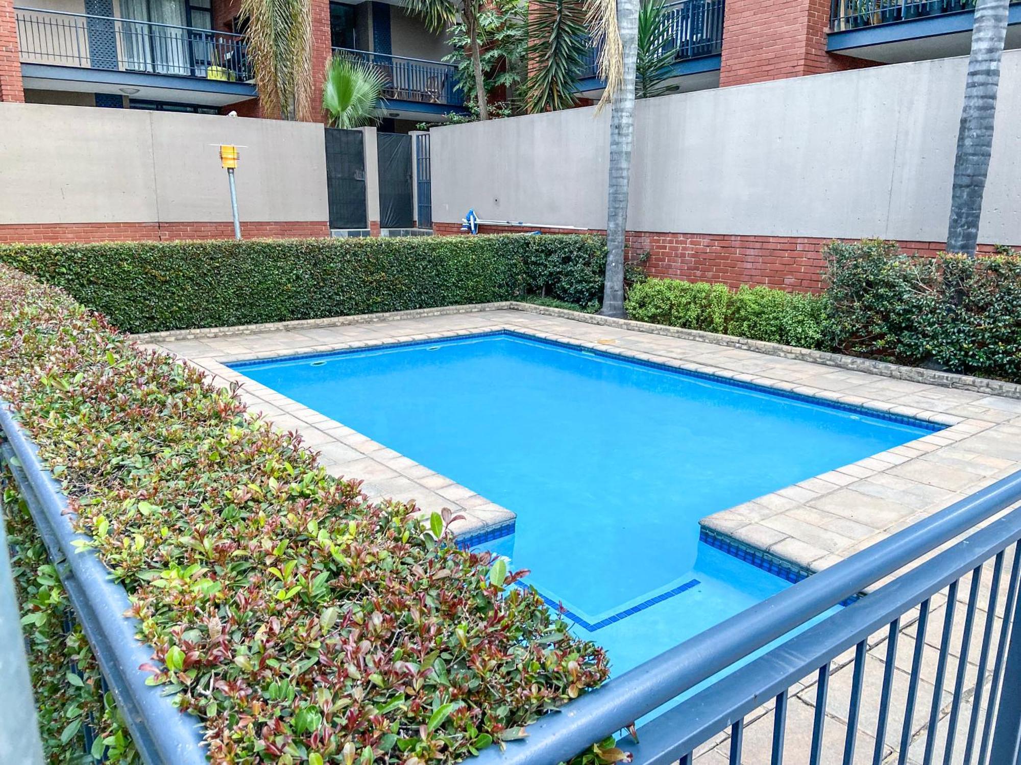 Apartamento Spacious Luxury 3 Bedroom, 4 Bed With Balcony, Access To Pool & Tennis Court Plus Backup Power And 24hr Security Joanesburgo