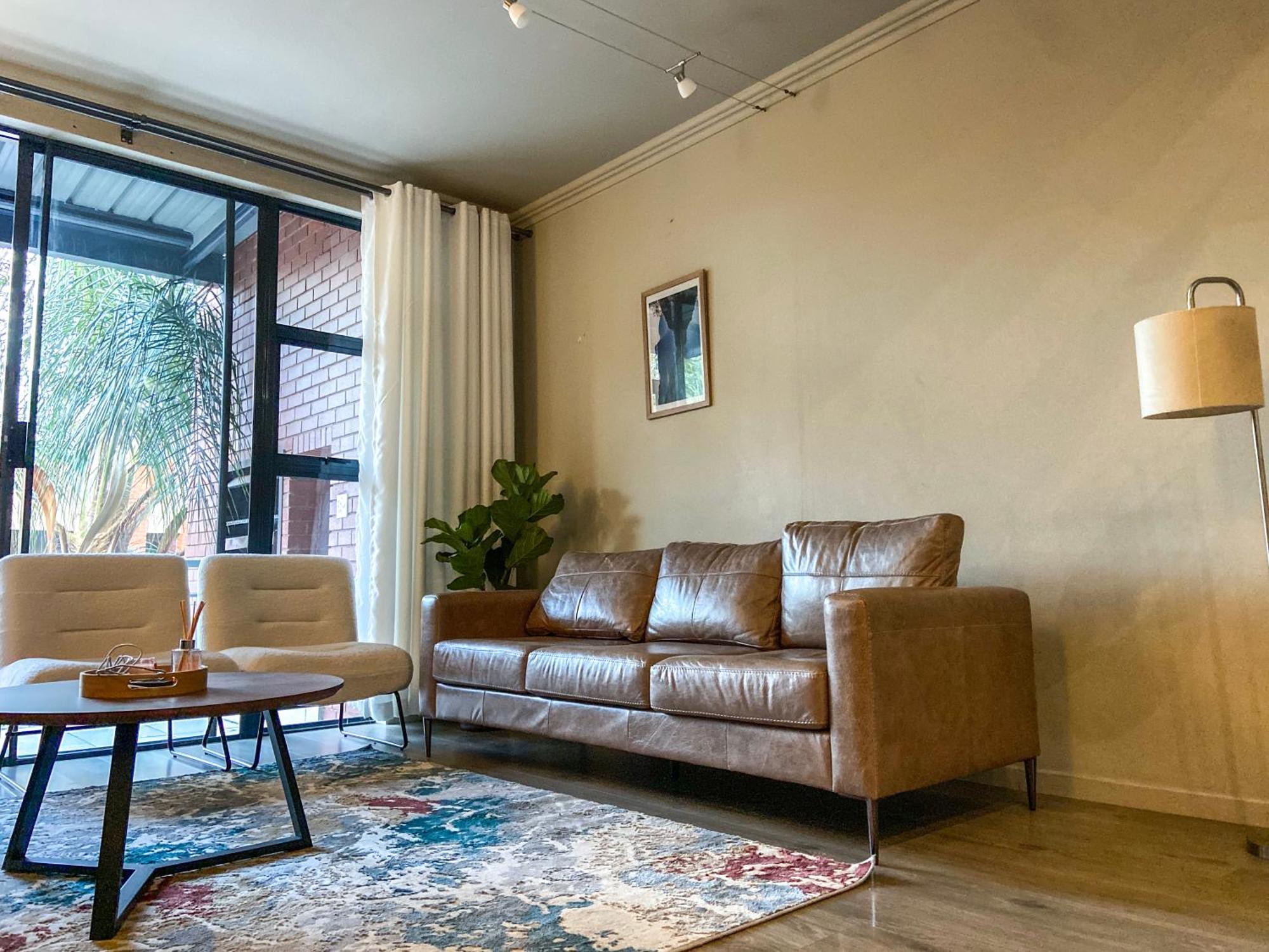 Spacious Luxury 3 Bedroom, 4 Bed With Balcony, Access To Pool & Tennis Court Plus Backup Power And 24hr Security * Joanesburgo