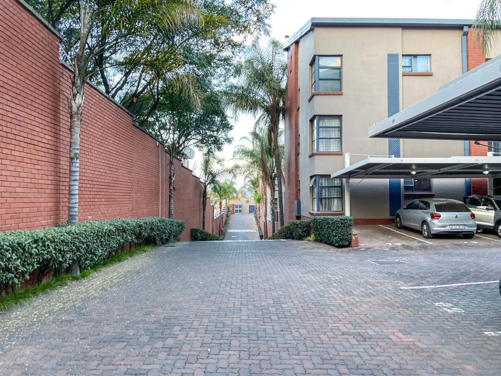 Spacious Luxury 3 Bedroom, 4 Bed With Balcony, Access To Pool & Tennis Court Plus Backup Power And 24hr Security