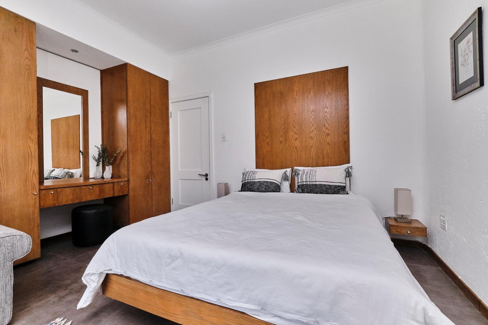 Shrubly 1 - Peaceful, Stylish In Sandton-backup Power Apartment *