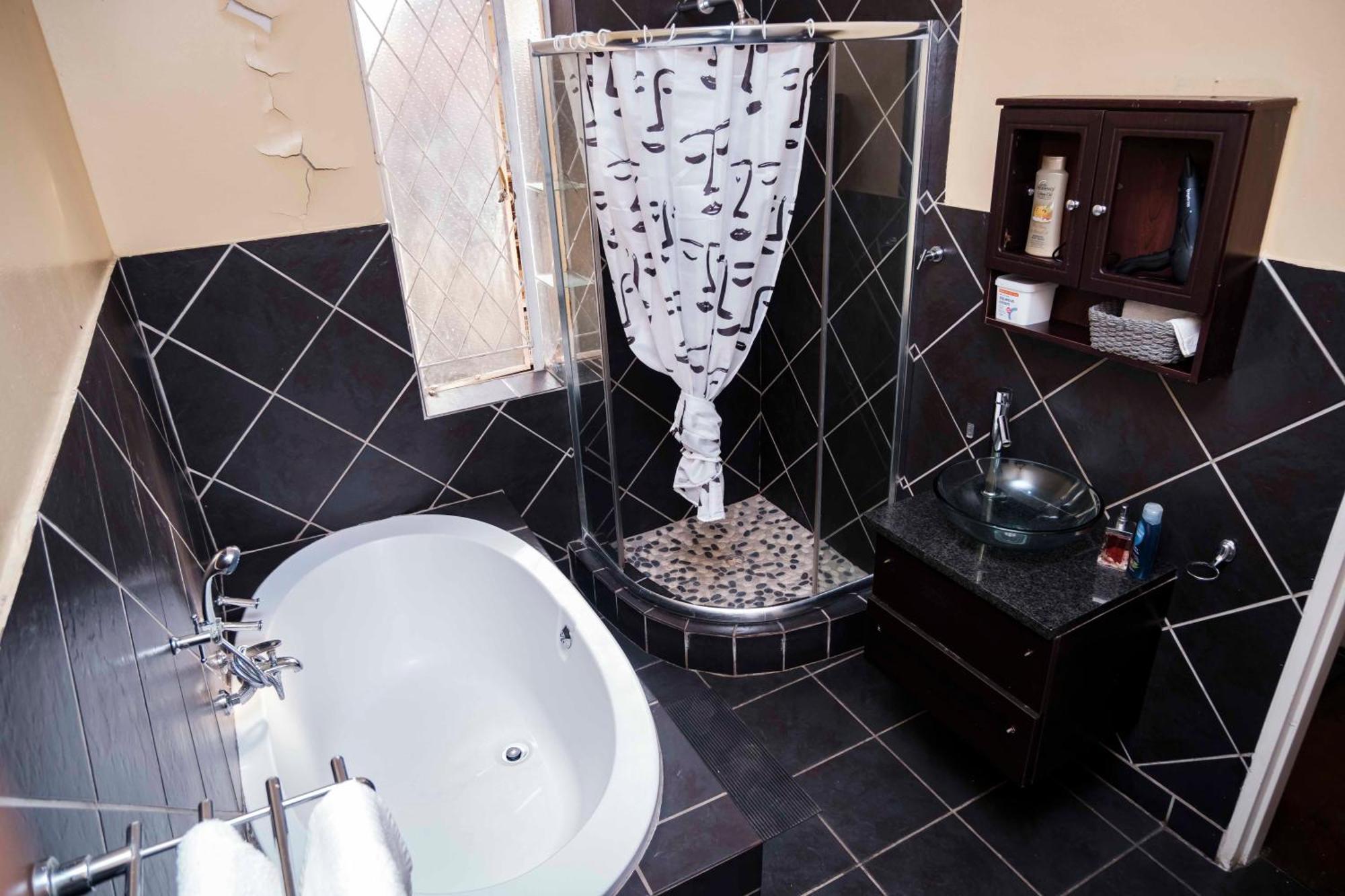 Izimbalizethu Apartment Johannesburg