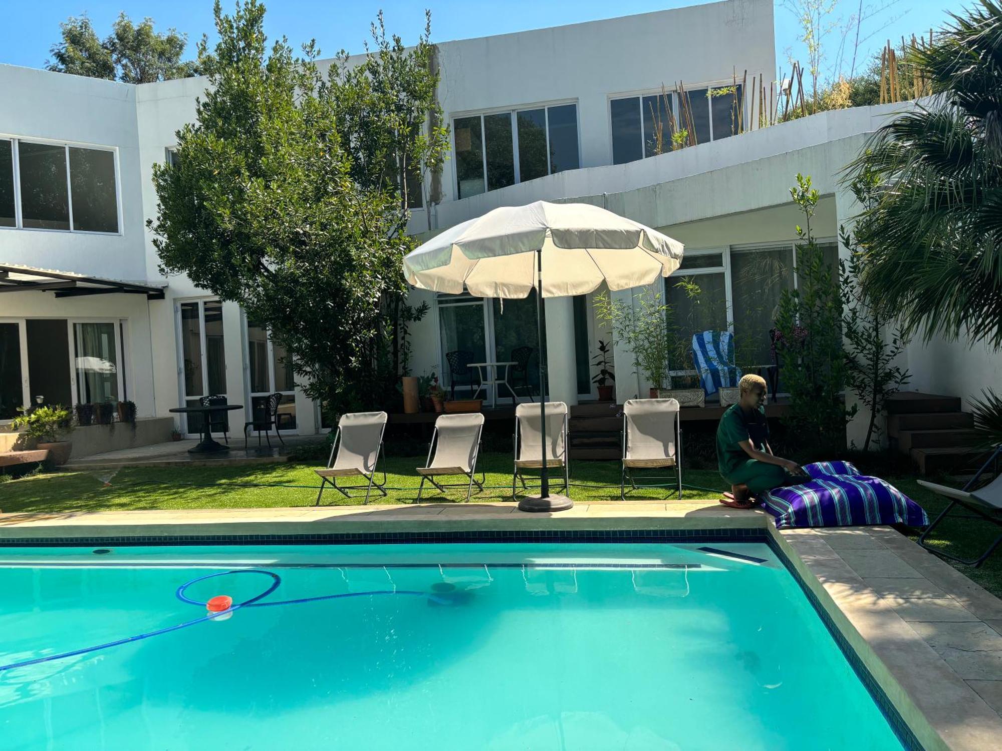 Shrubly 1 - Peaceful, Stylish In Sandton-backup Power Apartment