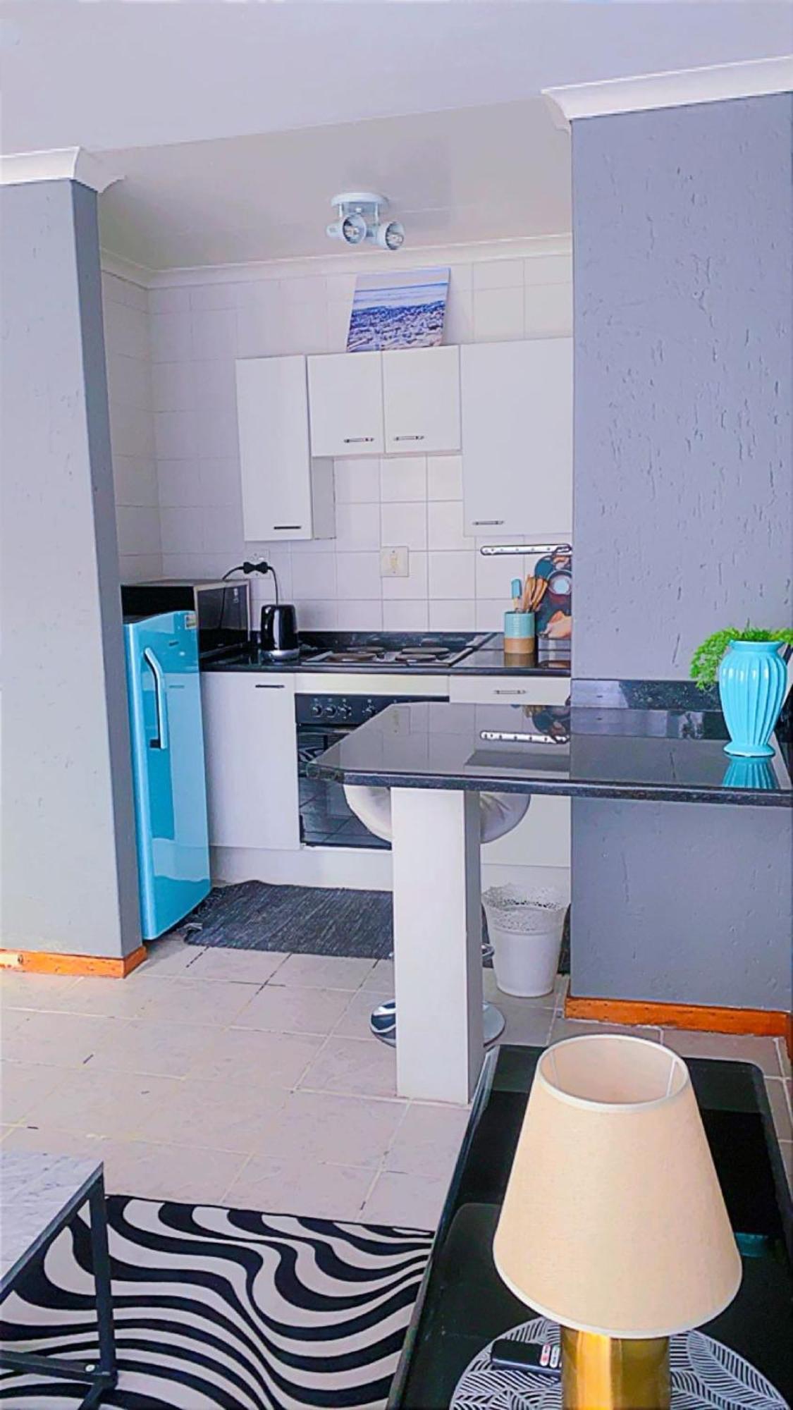 Feels Like Home, Sandton Apartment