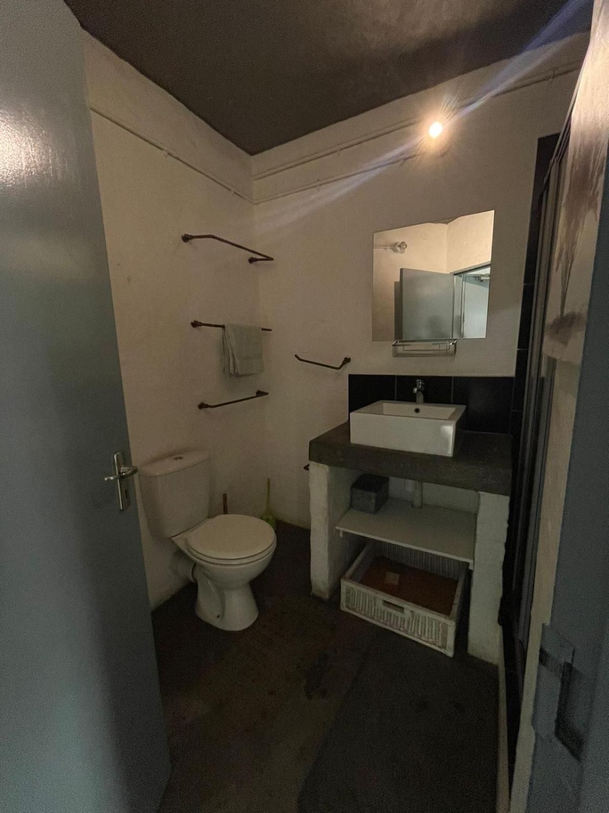 Away From Apartamento