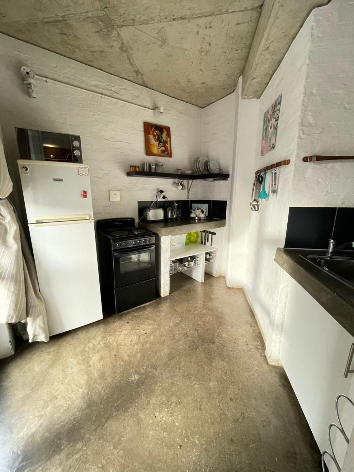 Away From Apartamento *