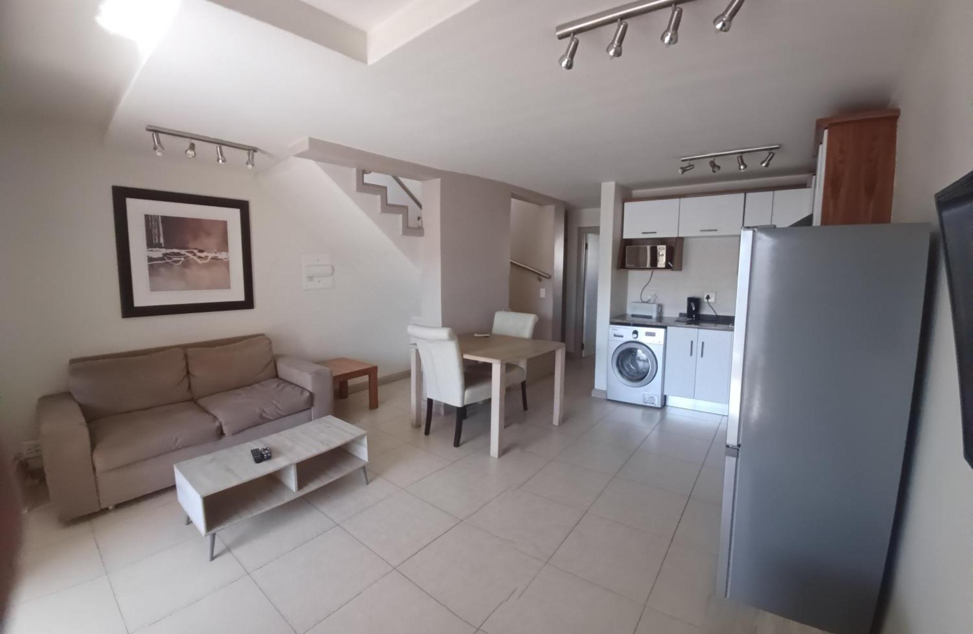 Mount Royal 30 Large 1 Bed With Balcony *