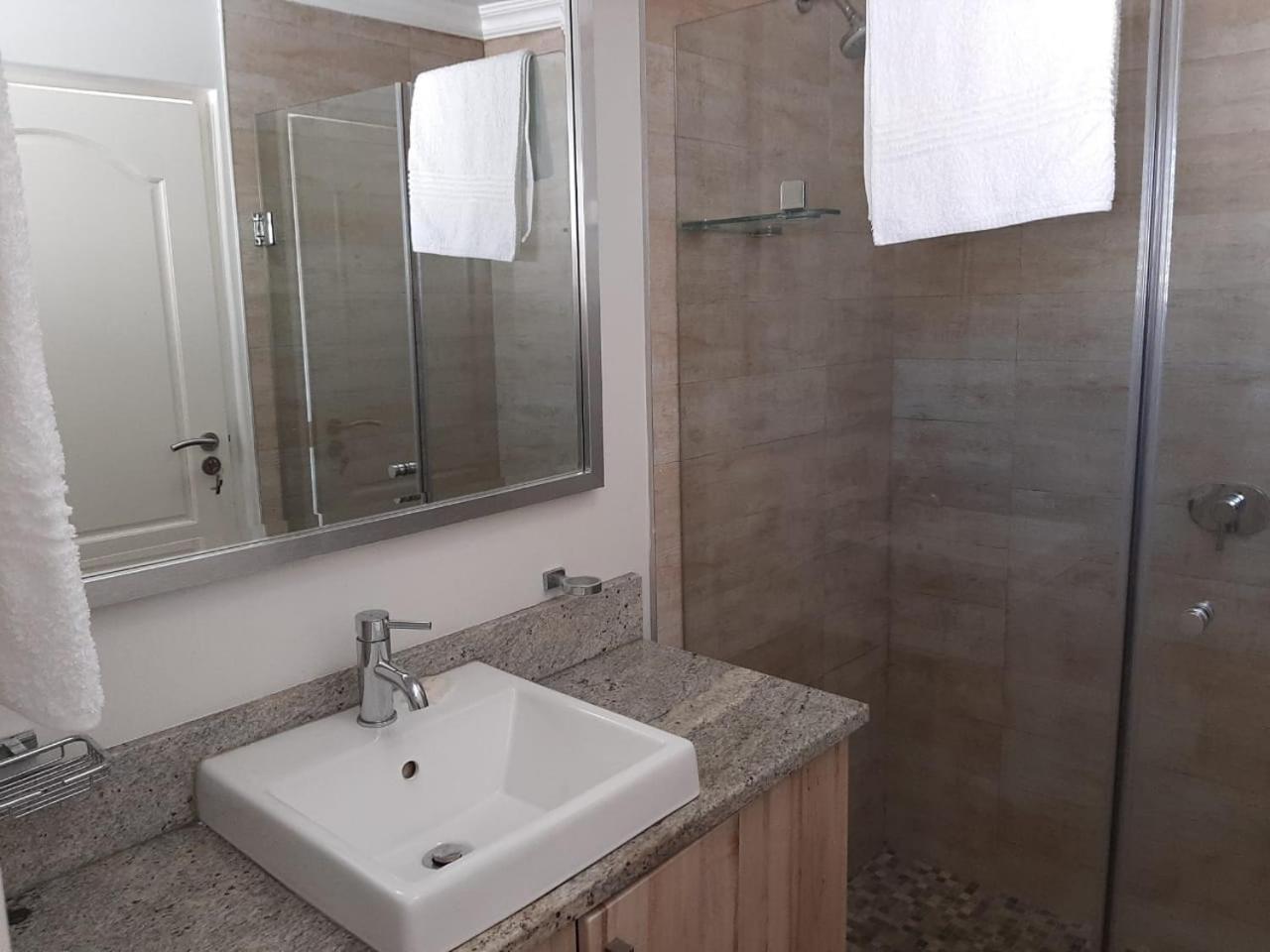Mount Royal 43 Large 1 Bed Apartment *