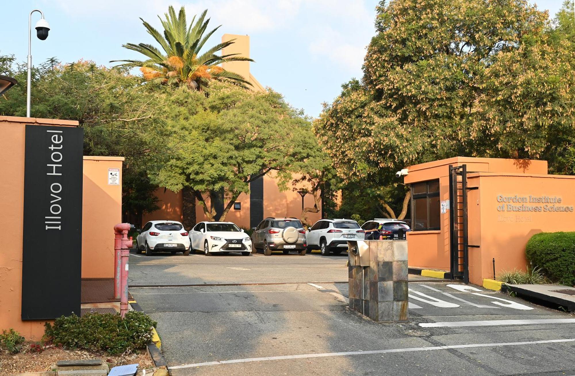 Illovo Hotel 3*