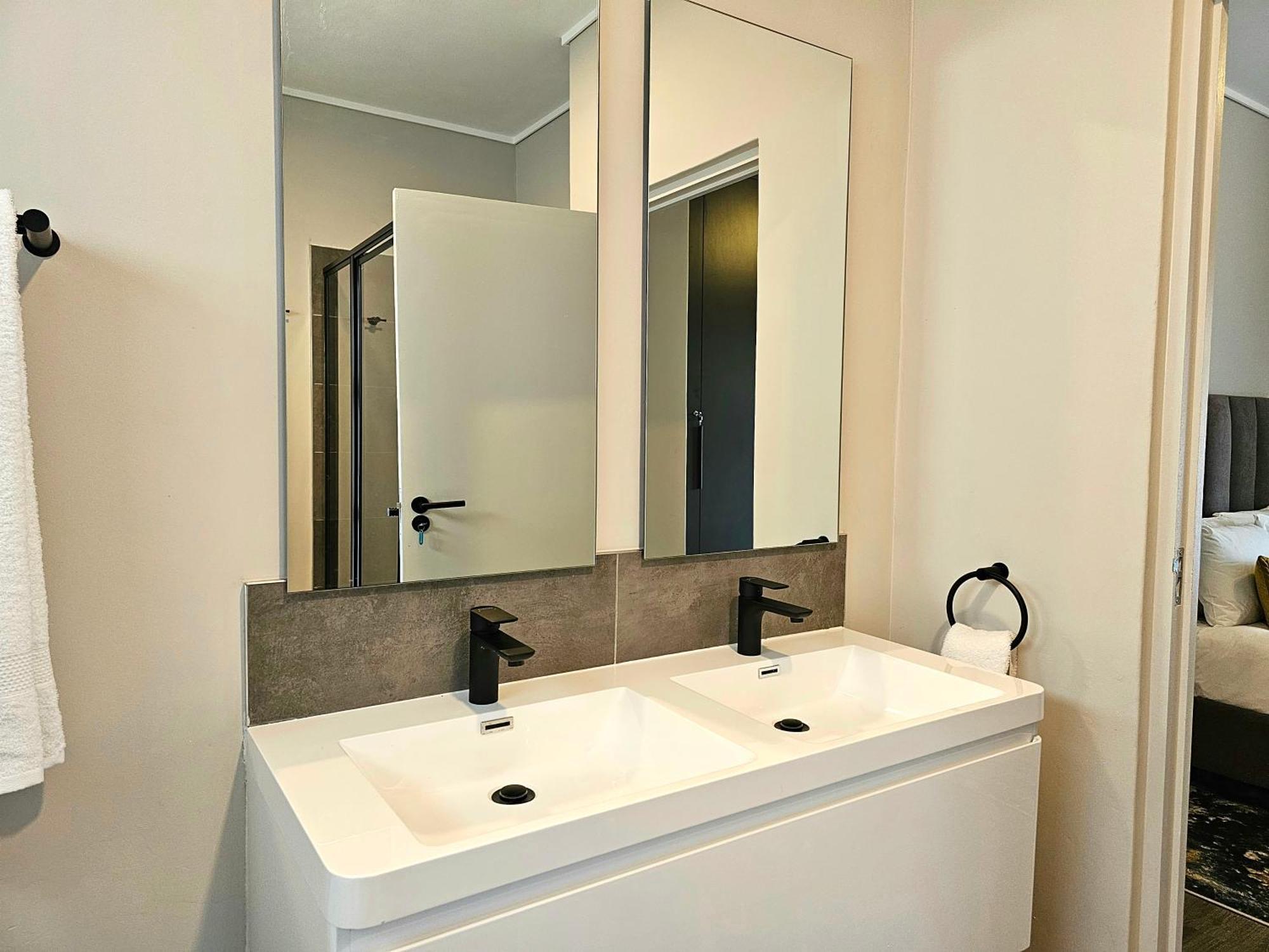 2br With 2 Kitchens & Balcony Căn hộ