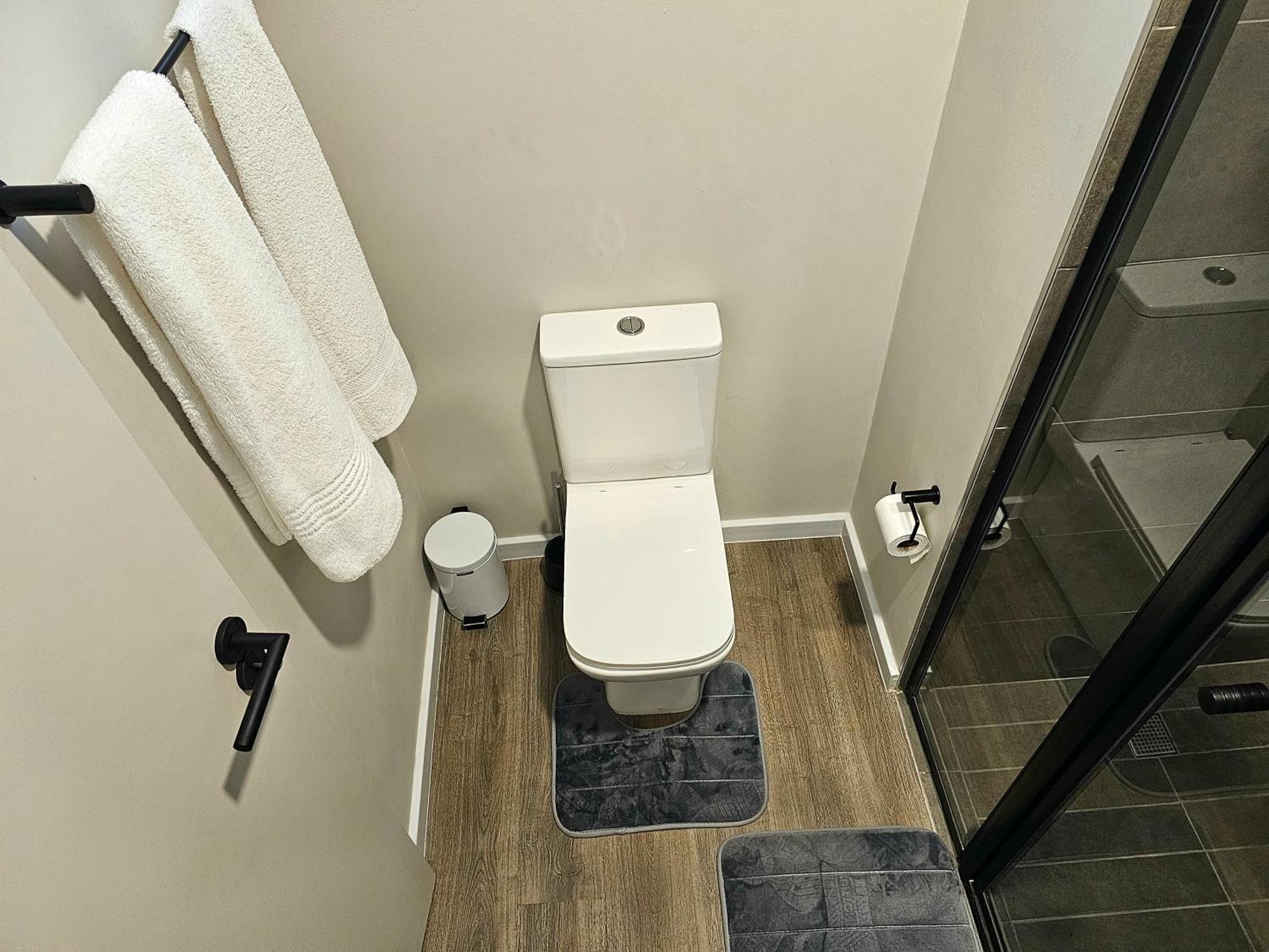 2br With 2 Kitchens & Balcony Căn hộ