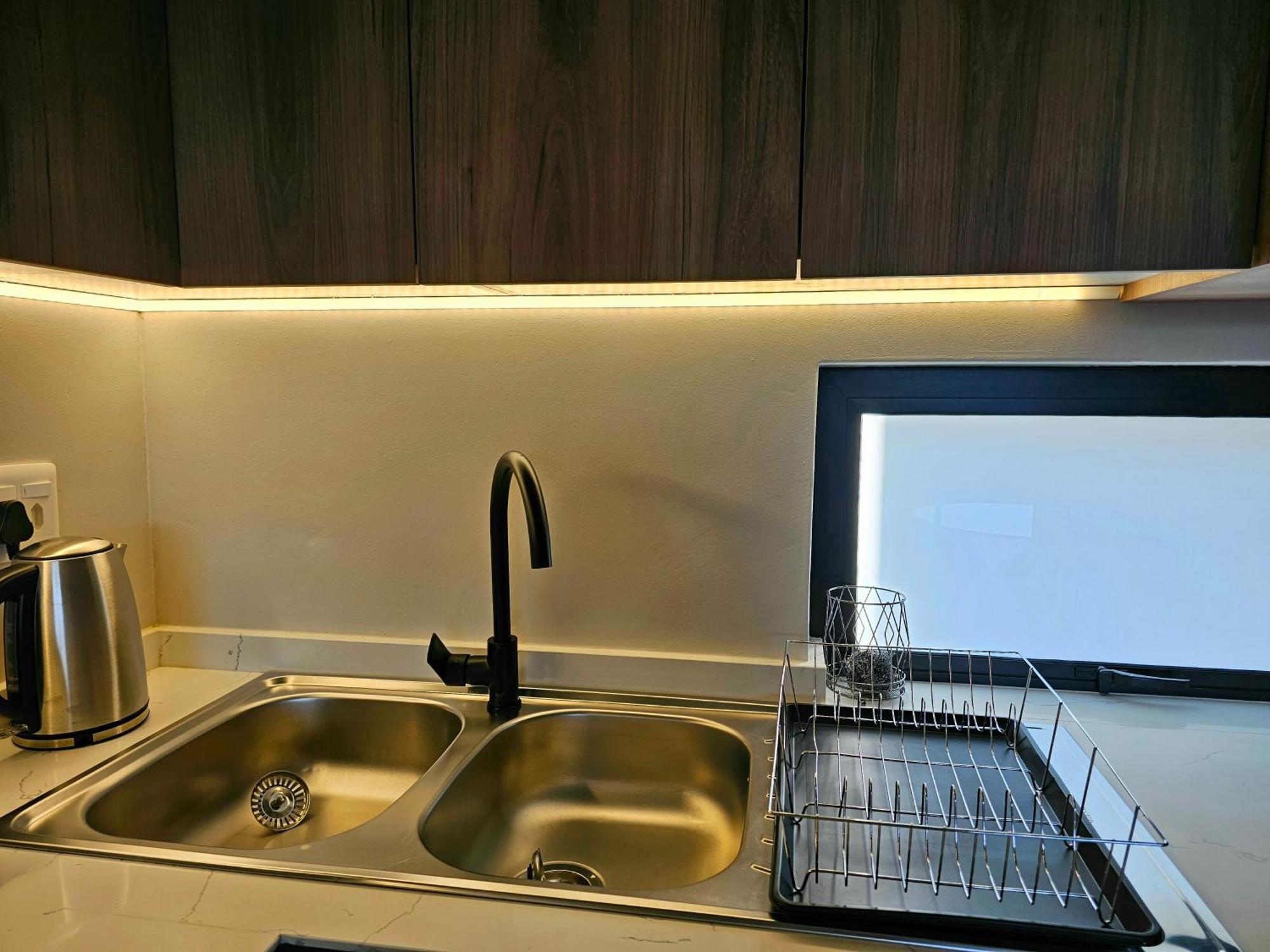 Căn hộ 2br With 2 Kitchens & Balcony *