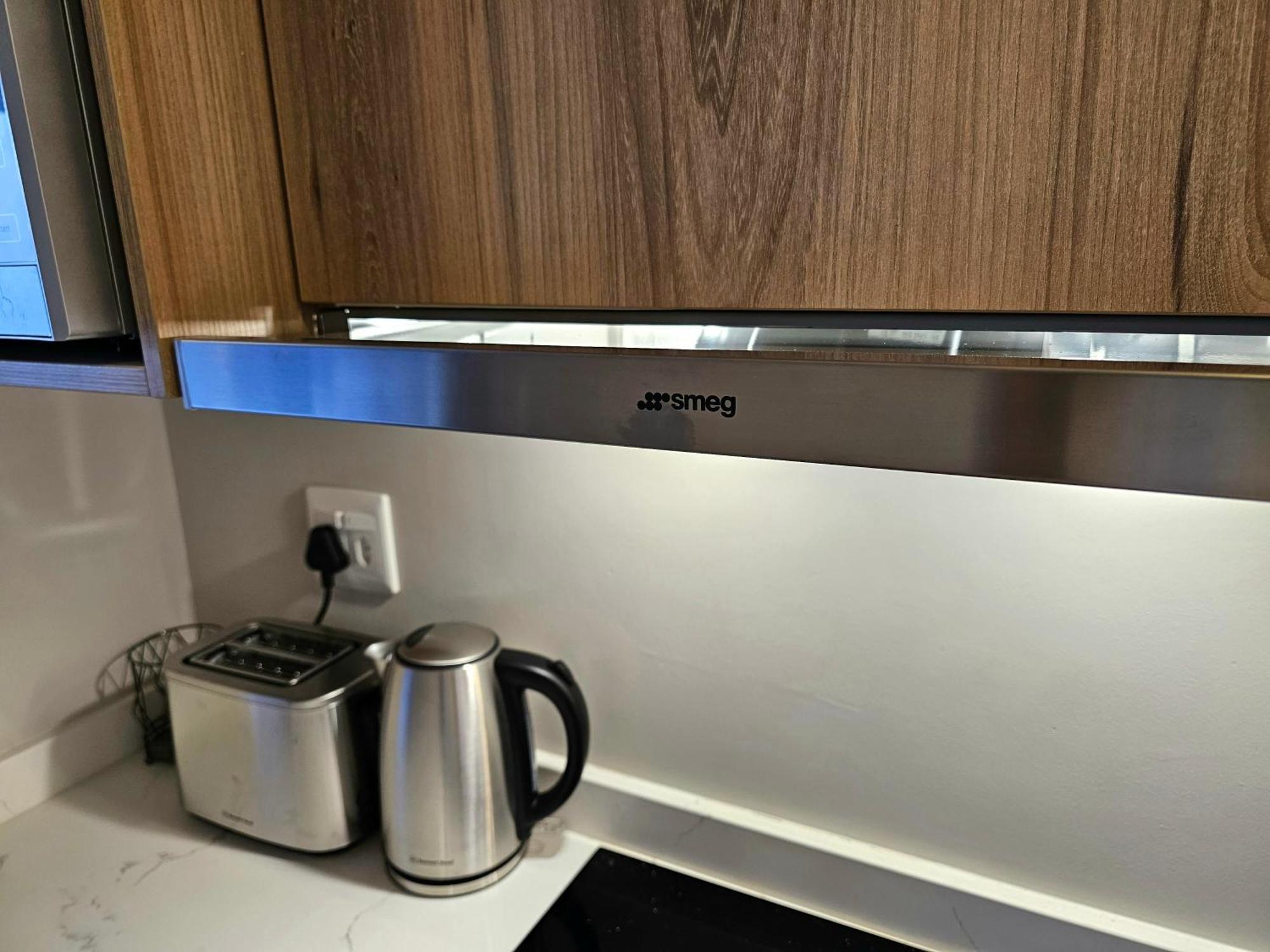 2br With 2 Kitchens & Balcony * Johannesburg