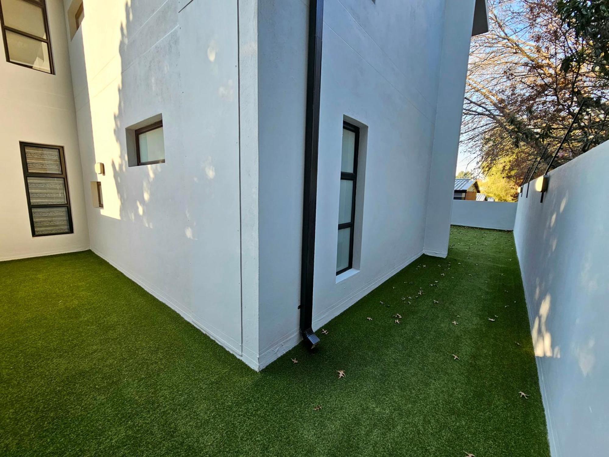 2br With 2 Kitchens & Balcony *