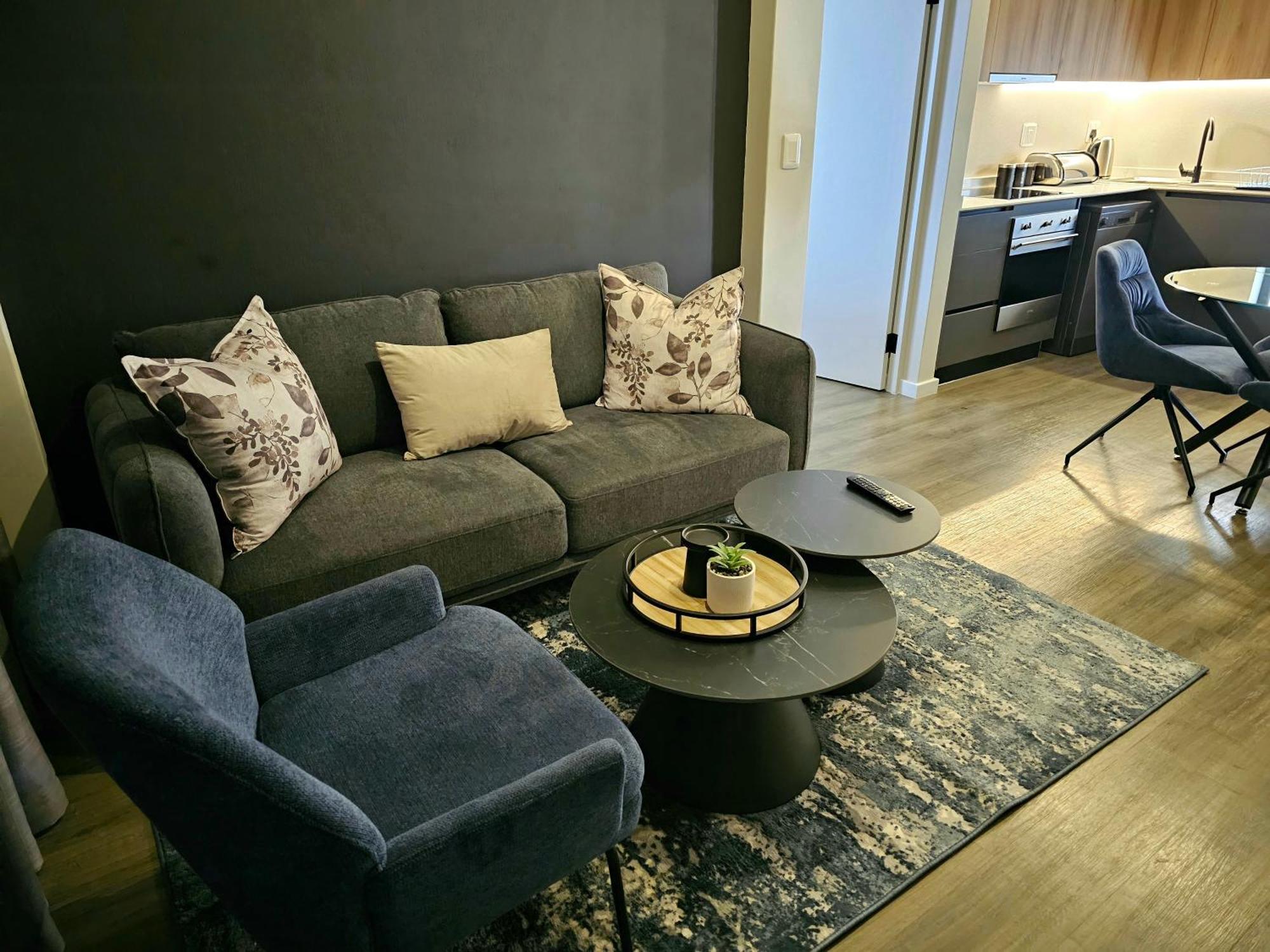Căn hộ 2br With 2 Kitchens & Balcony *