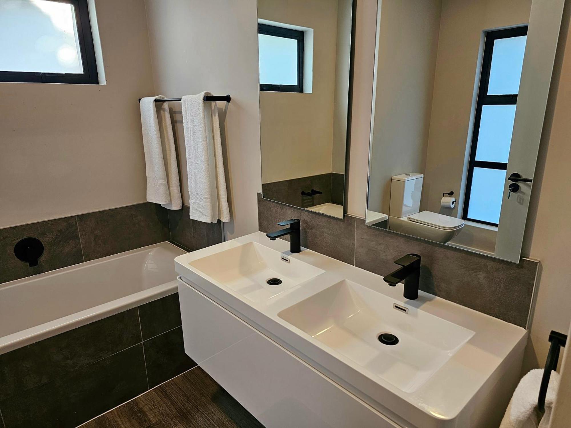 2br With 2 Kitchens & Balcony Johannesburg