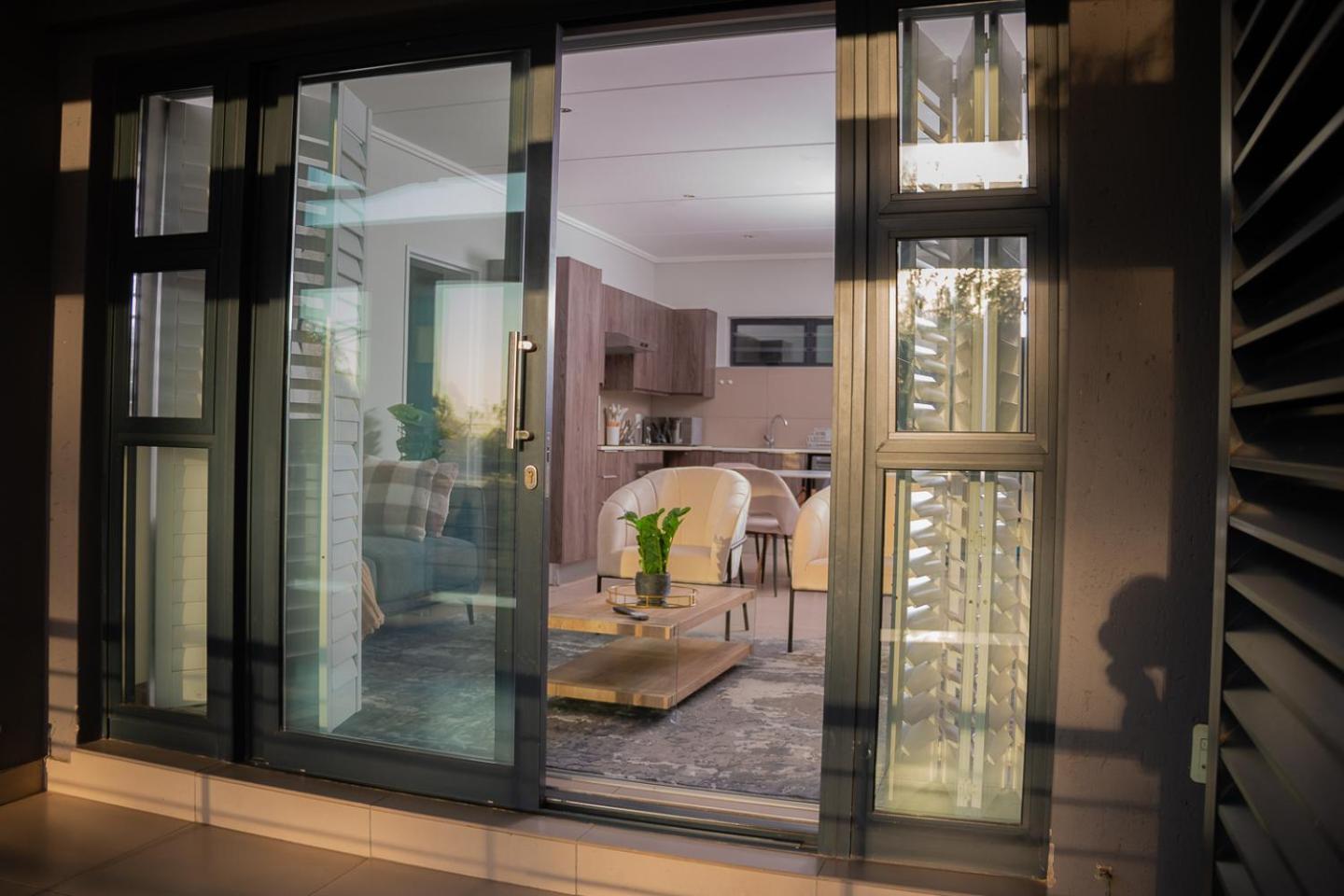 Modern Luxury Apartments, Sandton Apartment *