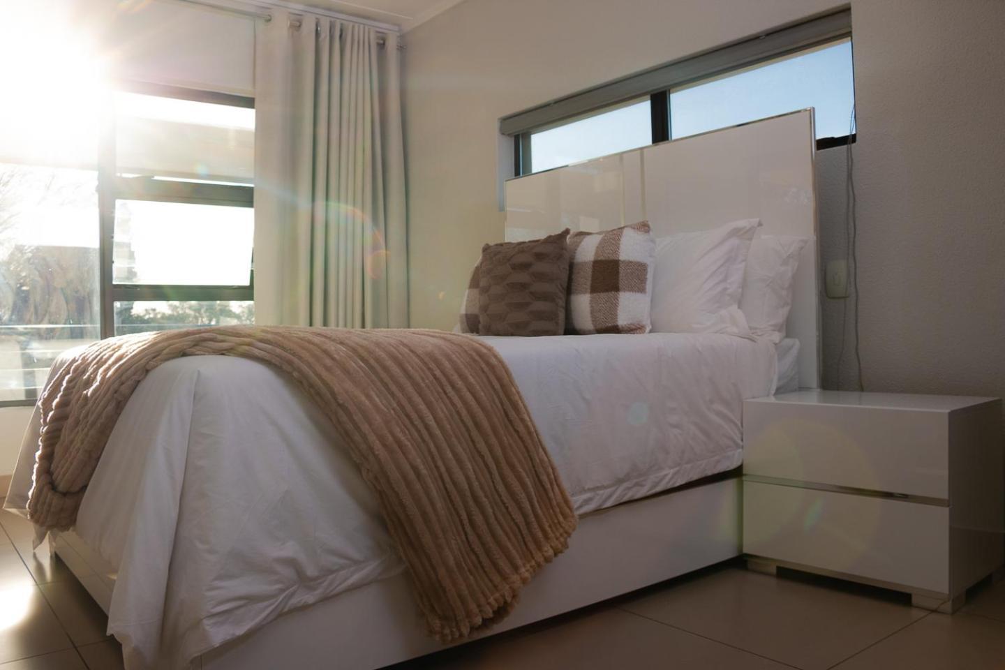 Modern Luxury Apartments, Sandton Apartment