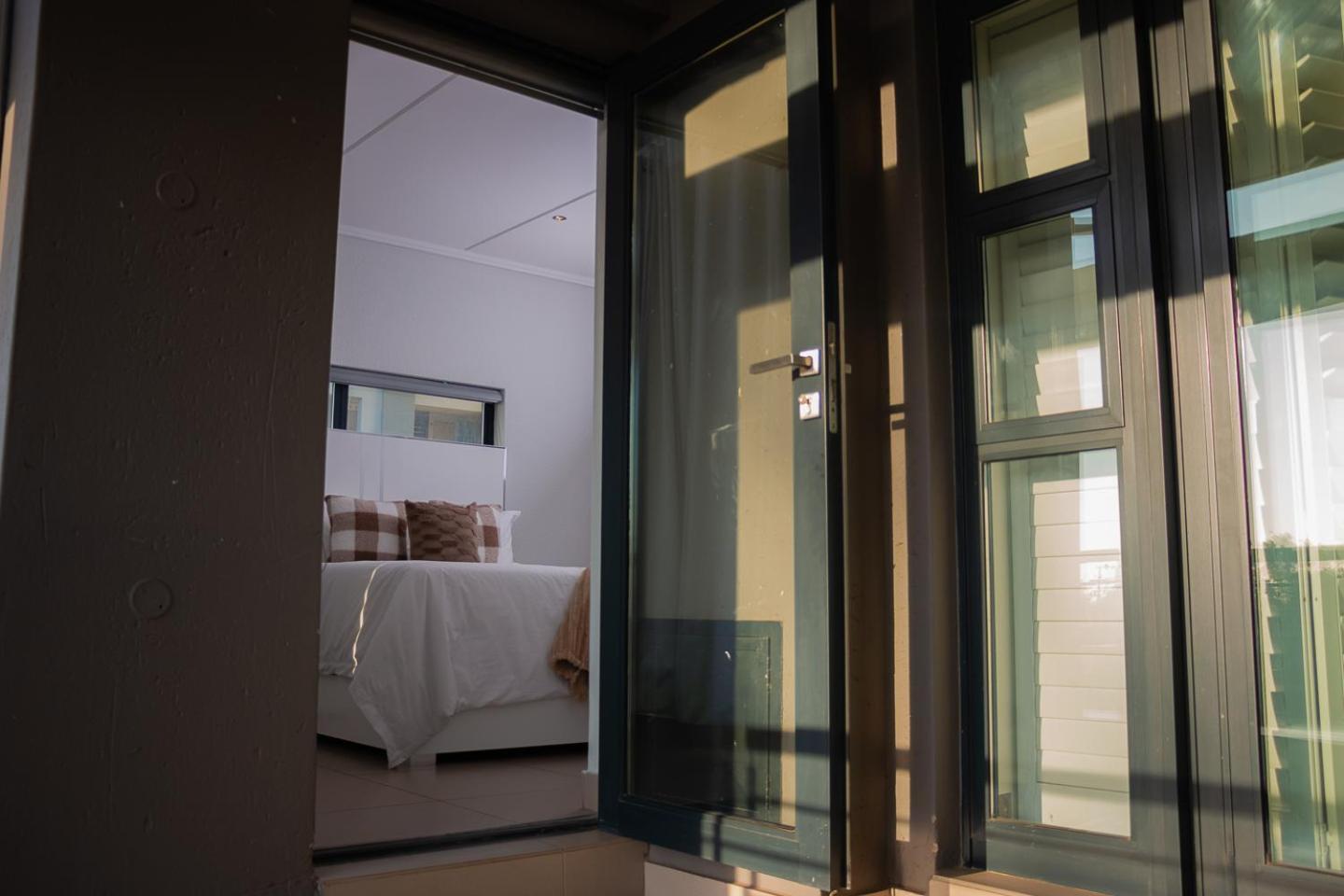 Modern Luxury Apartments, Sandton Apartment *