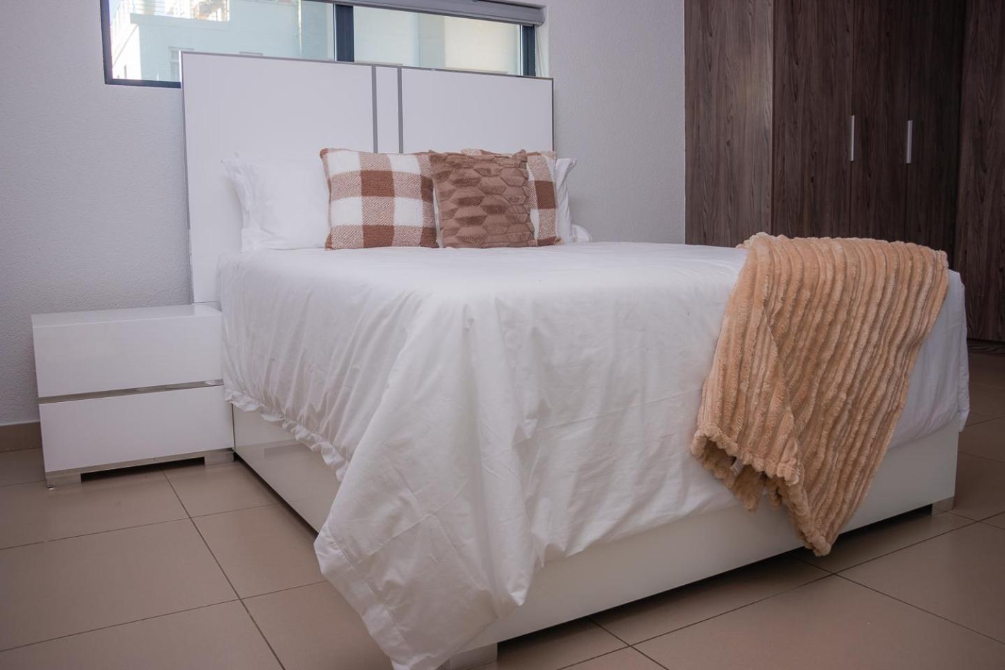 Apartment Modern Luxury Apartments, Sandton Johannesburg