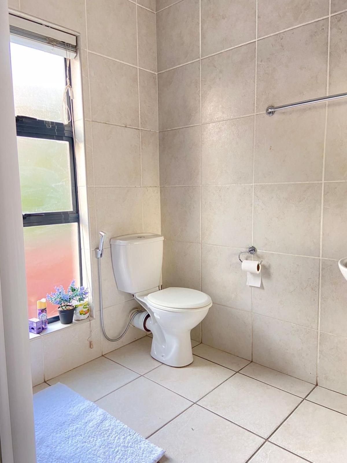 Spacious Luxury 3 Bedroom, 4 Bed With Balcony, Access To Pool & Tennis Court Plus Backup Power And 24hr Security Apartamento *