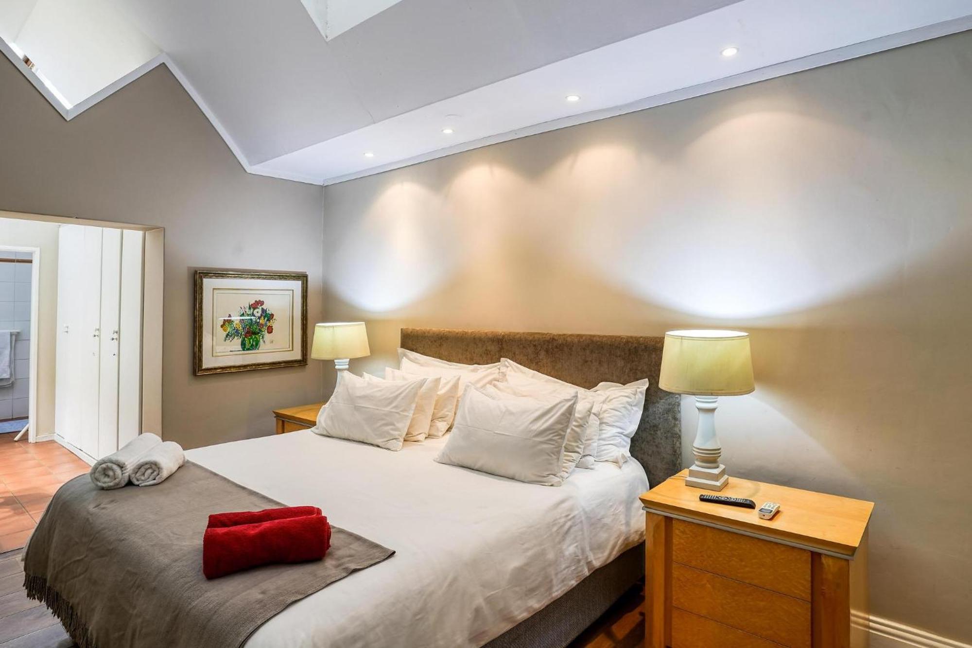 Ray Back-up Power 2-bed Luxury Unit Close Sandton * Joanesburgo