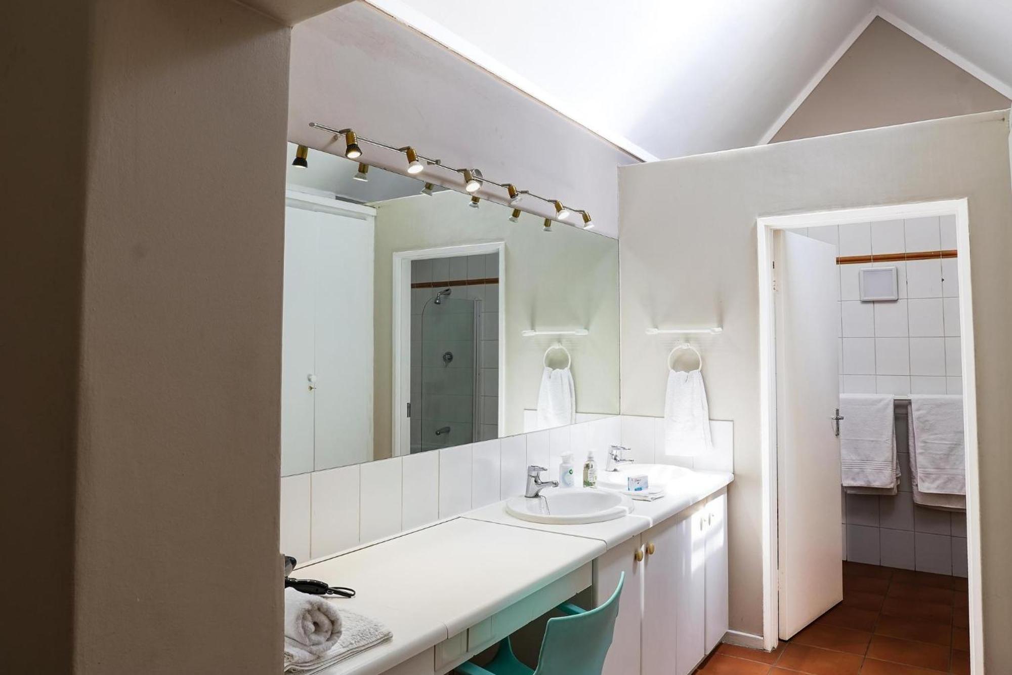Ray Back-up Power 2-bed Luxury Unit Close Sandton Pousada *