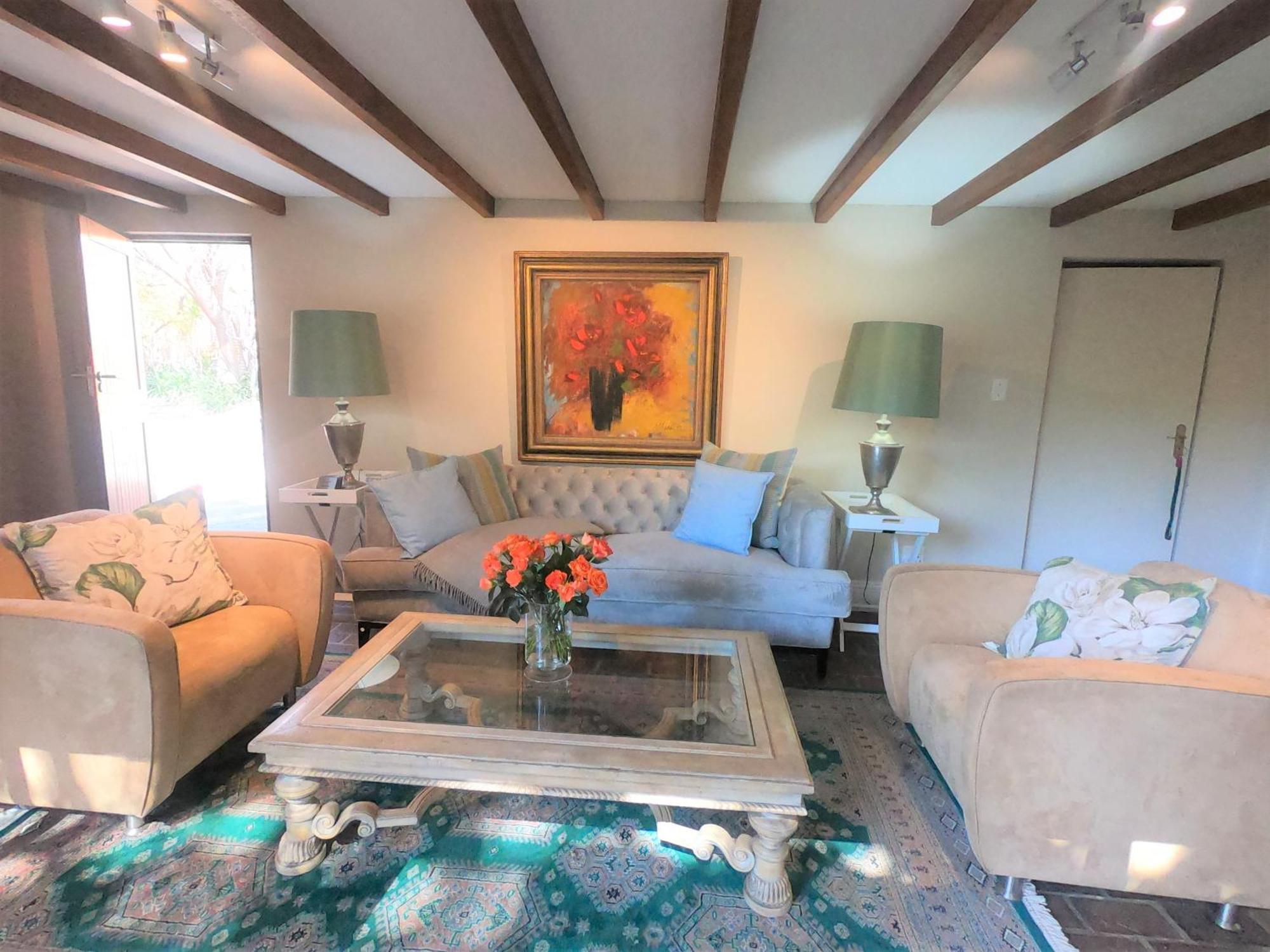 Ray Back-up Power 2-bed Luxury Unit Close Sandton *