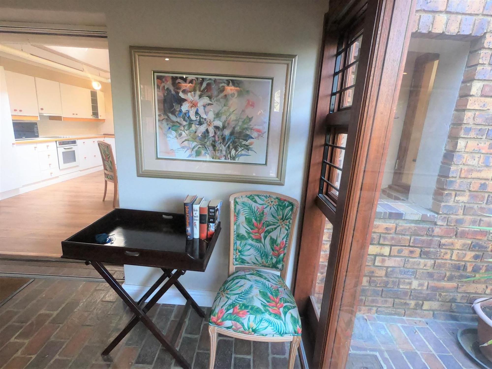 Ray Back-up Power 2-bed Luxury Unit Close Sandton *