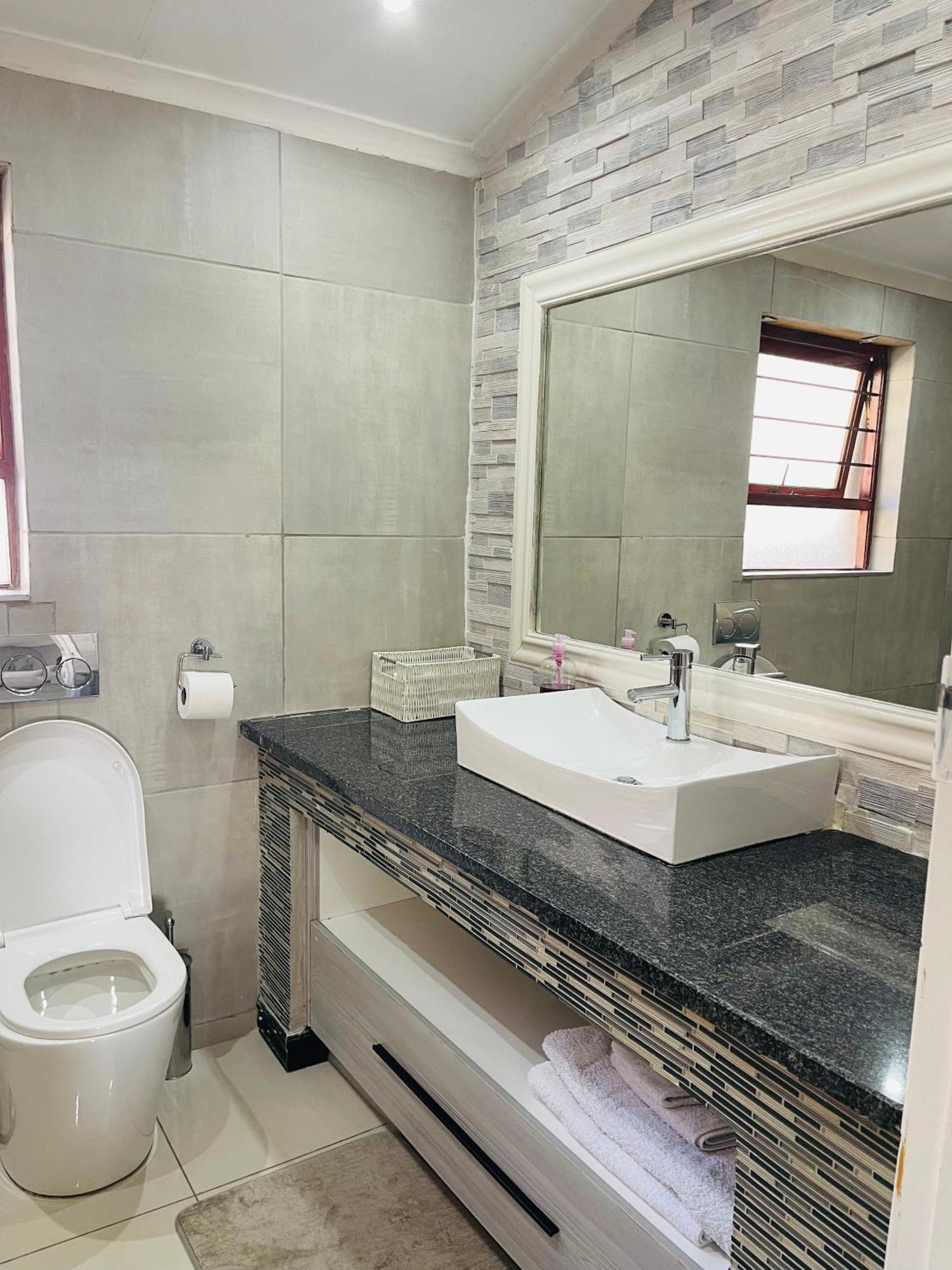 Oneonarumavenue Guest house Johannesburg