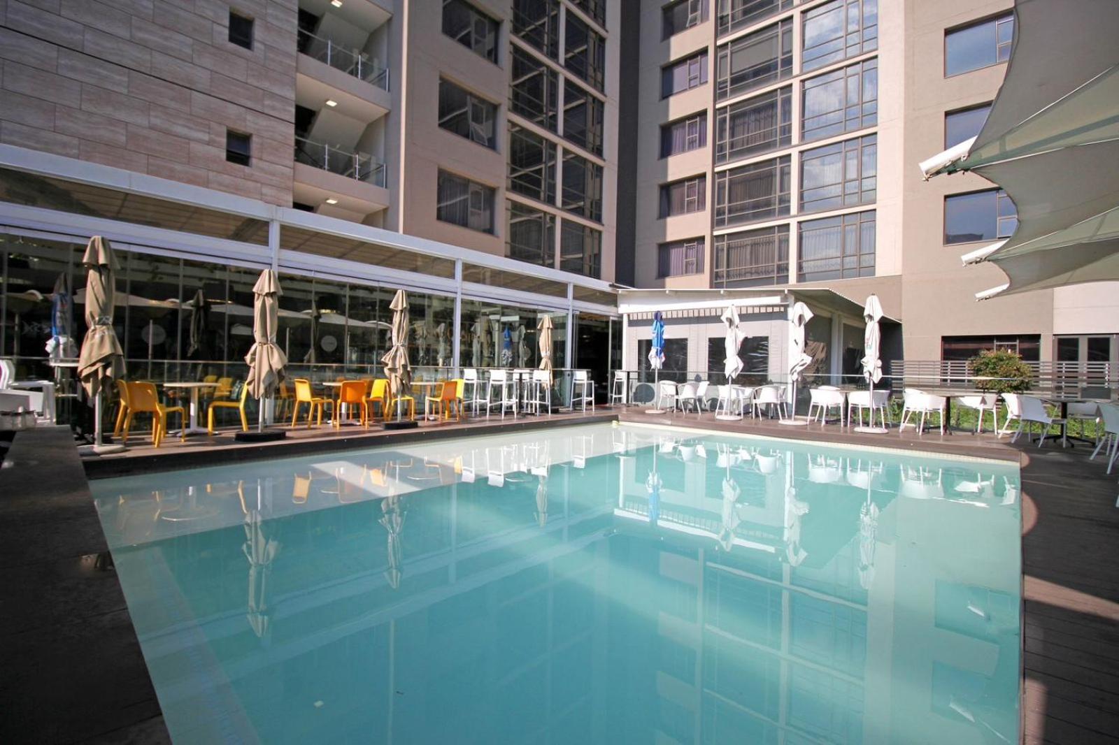 Executive 3 Bed With Balcony & Executive 2 Bed In Sandton Khách sạn hẻo lánh *
