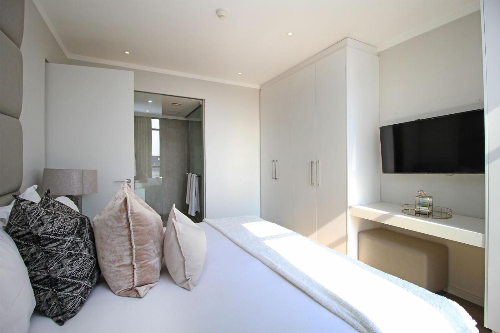 Executive 3 Bed With Balcony & Executive 2 Bed In Sandton Khách sạn hẻo lánh *