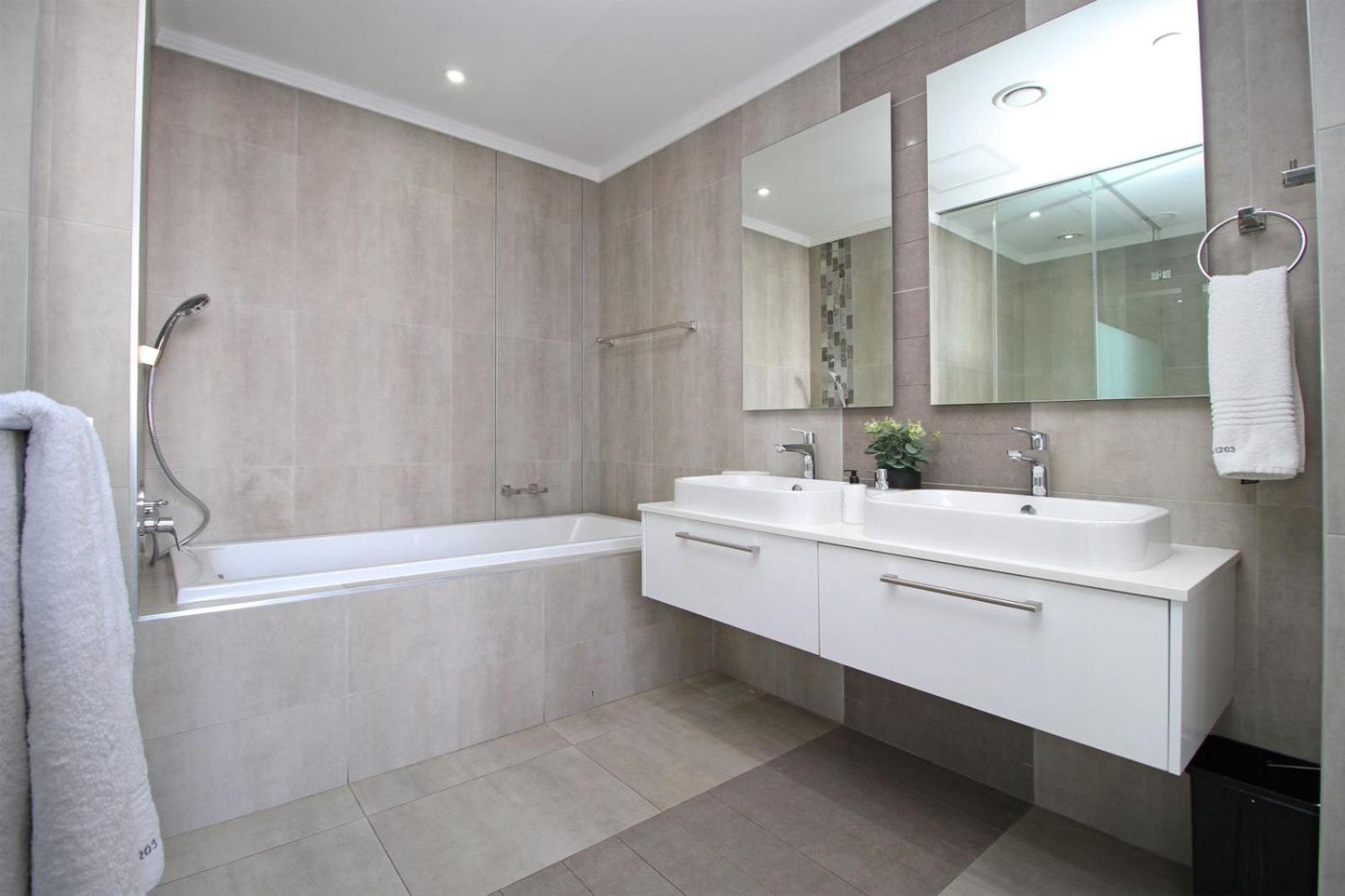 Executive 3 Bed With Balcony & Executive 2 Bed In Sandton Johannesburg