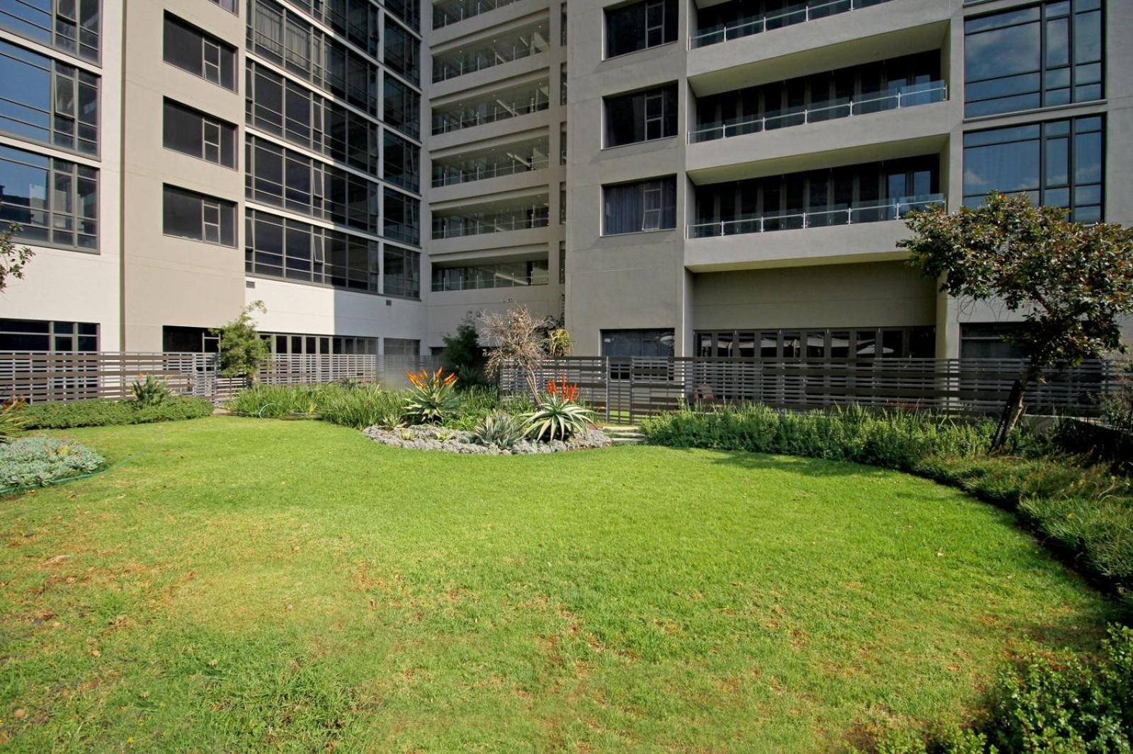 Executive 3 Bed With Balcony & Executive 2 Bed In Sandton